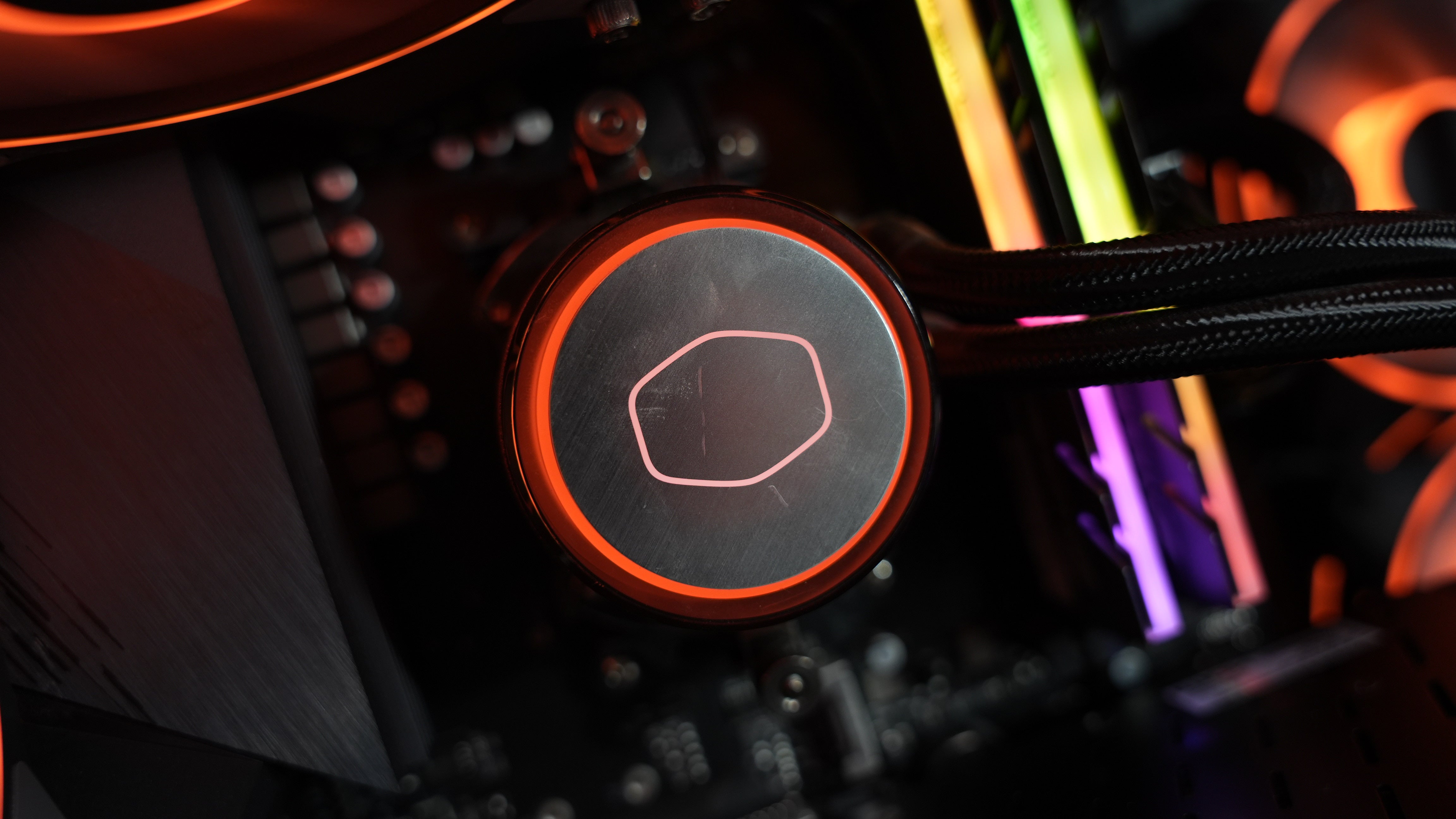 Ryzen 7 5800X + RX 6800 Gaming PC