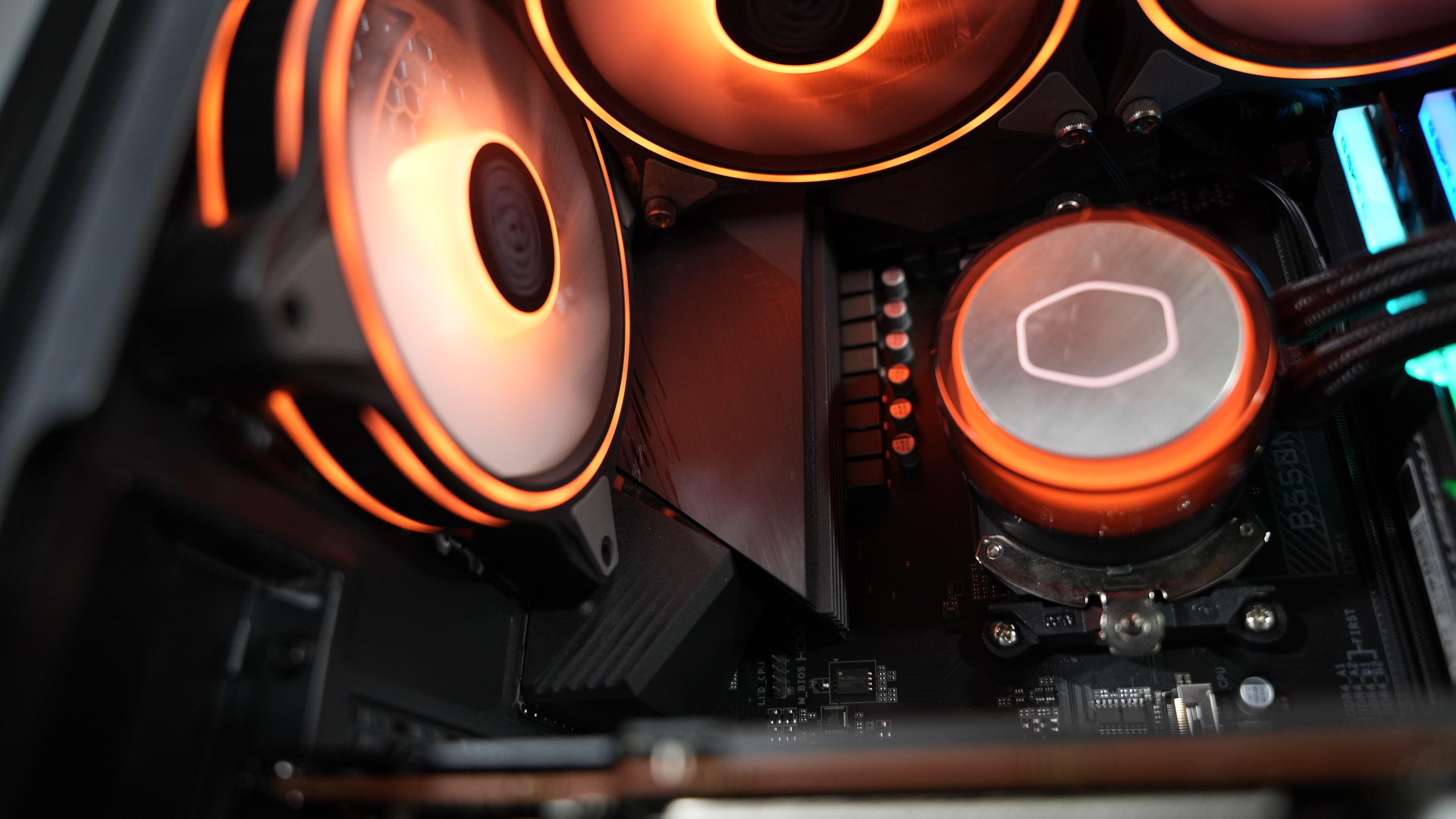 Ryzen 7 5800X + RX 6800 Gaming PC