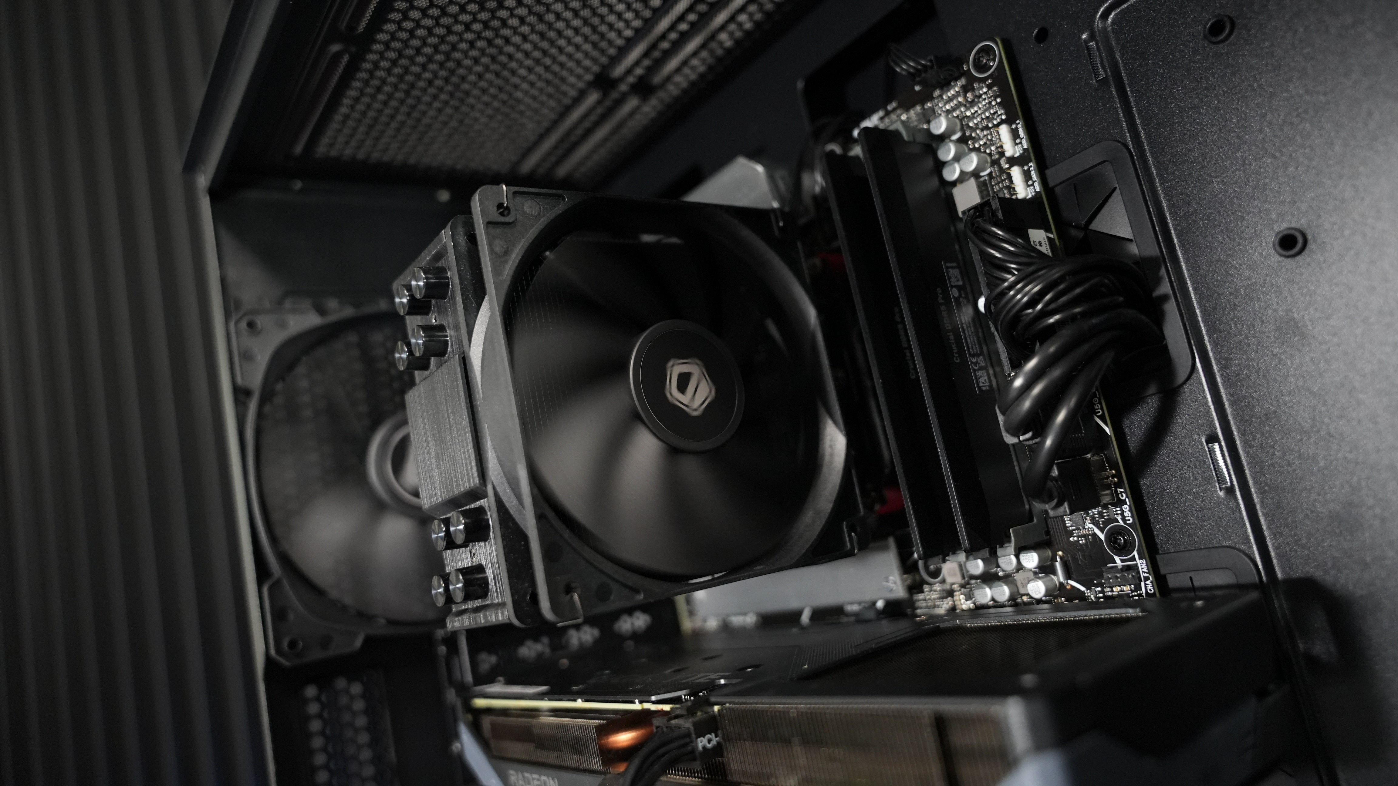 Ryzen 5 9600X + RX 9060XT 16GB Gaming PC
