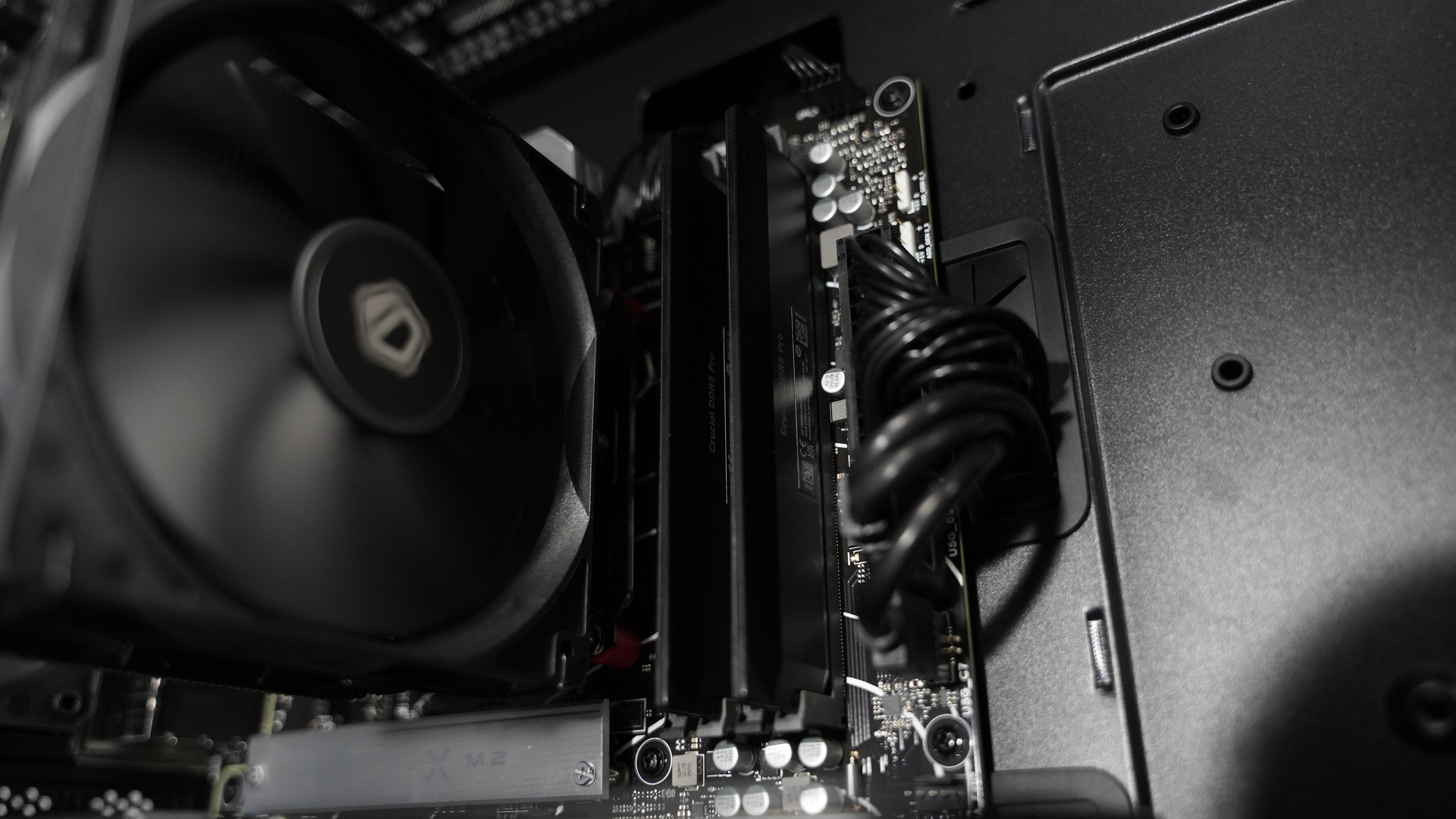 Ryzen 5 9600X + RX 9060XT 16GB Gaming PC