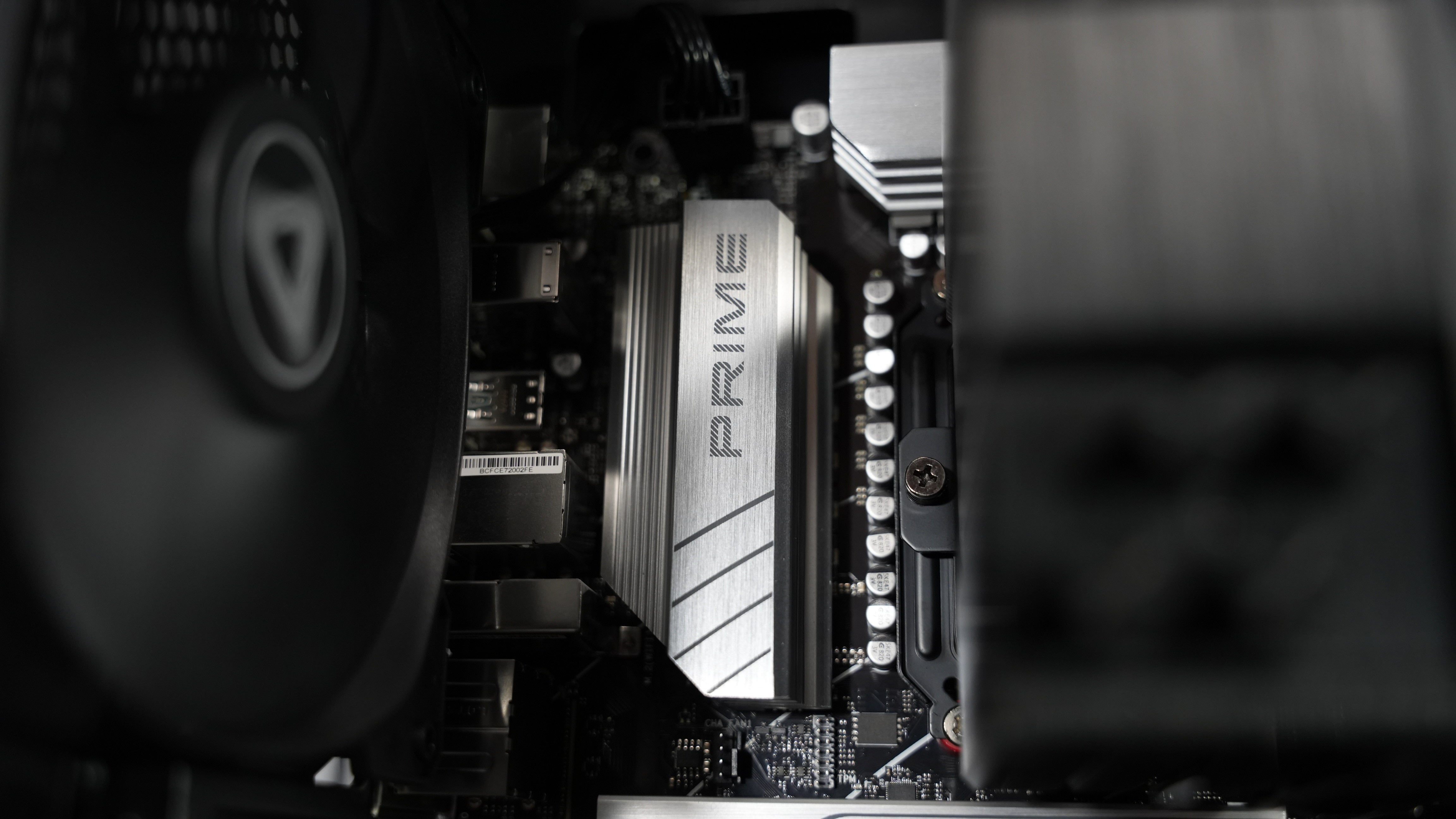 Ryzen 5 9600X + RX 9060XT 16GB Gaming PC