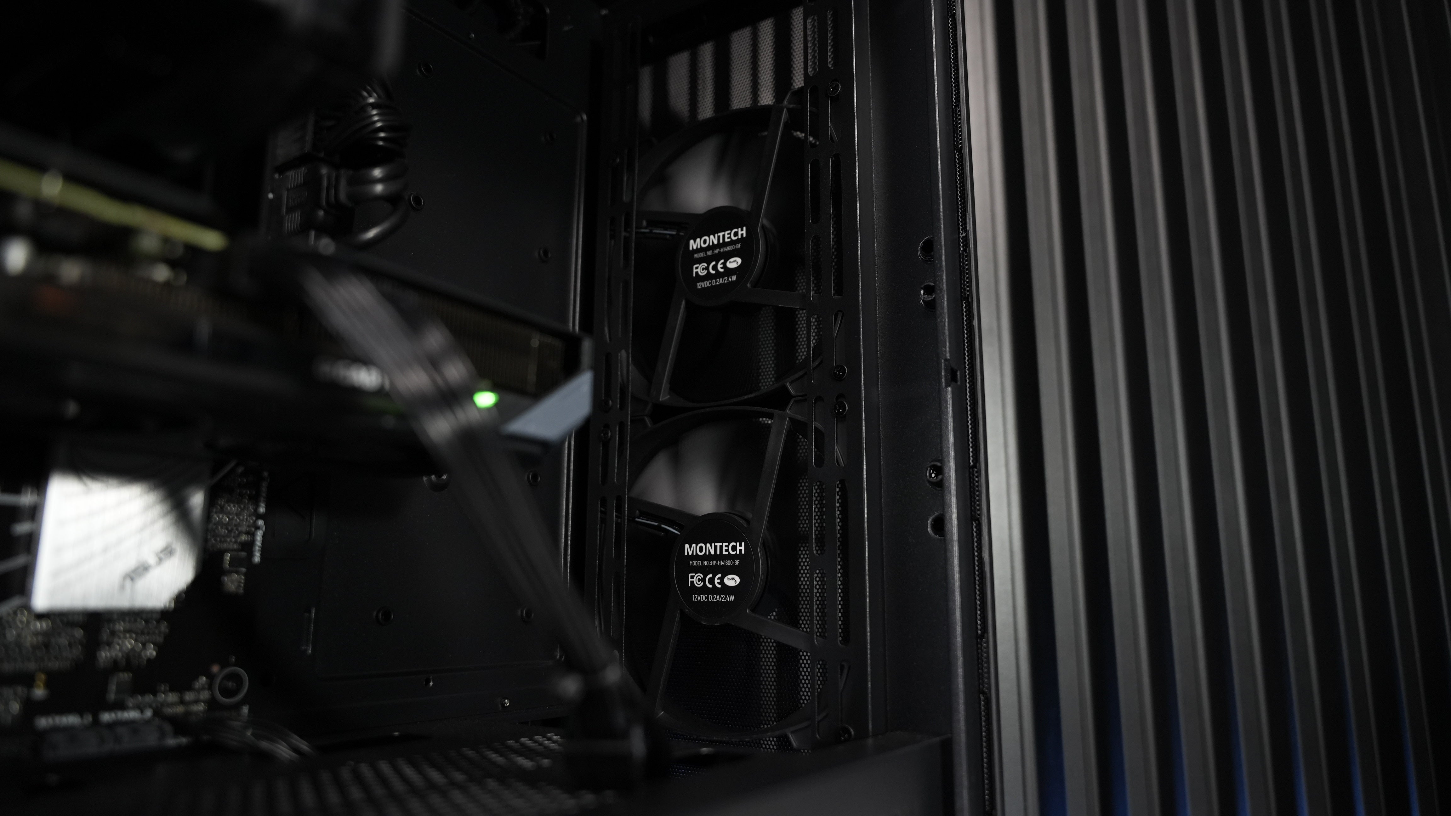 Ryzen 5 9600X + RX 9060XT 16GB Gaming PC