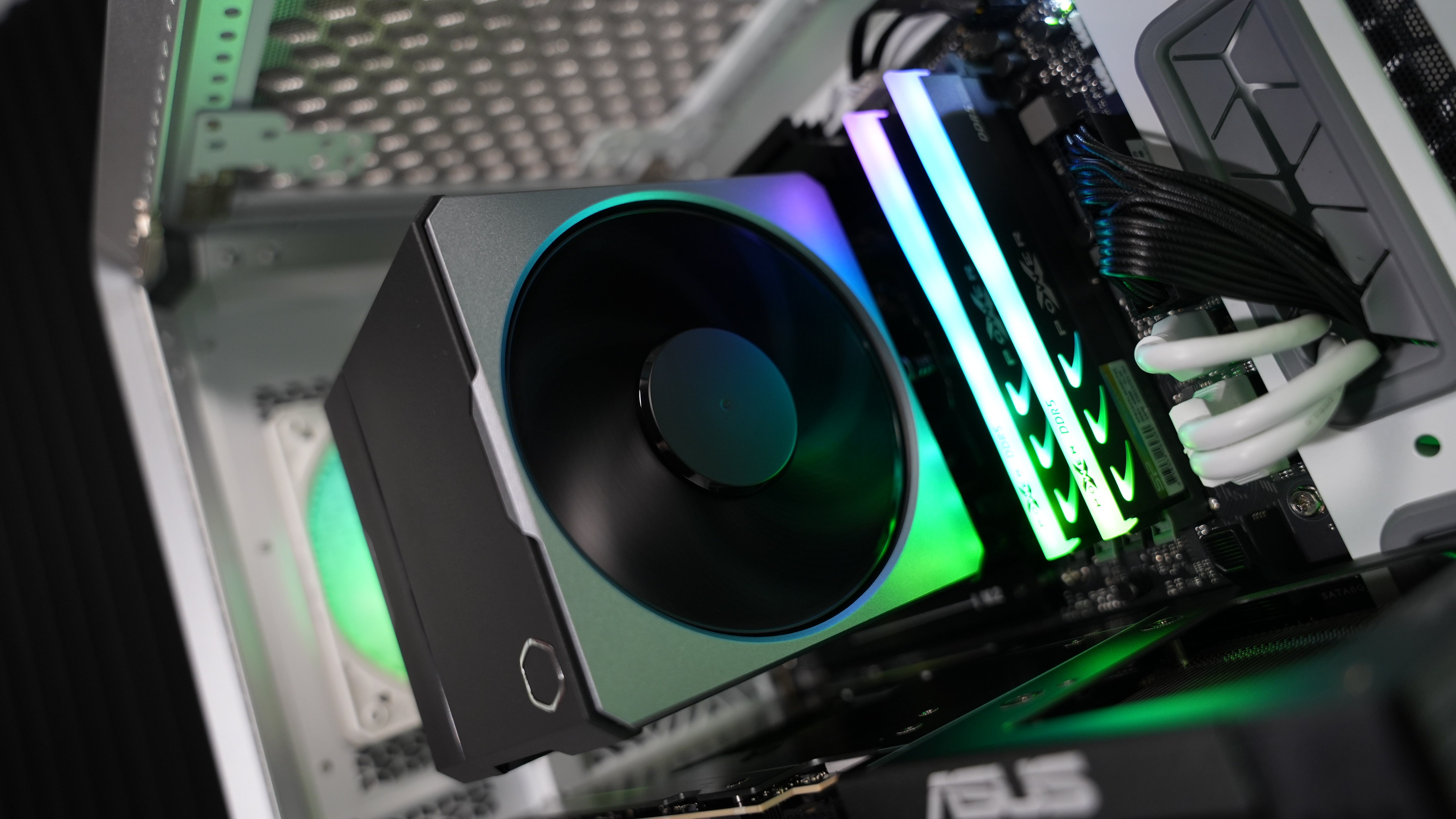 Ryzen 7 7800X3D + RTX 5070 Gaming/Streaming PC