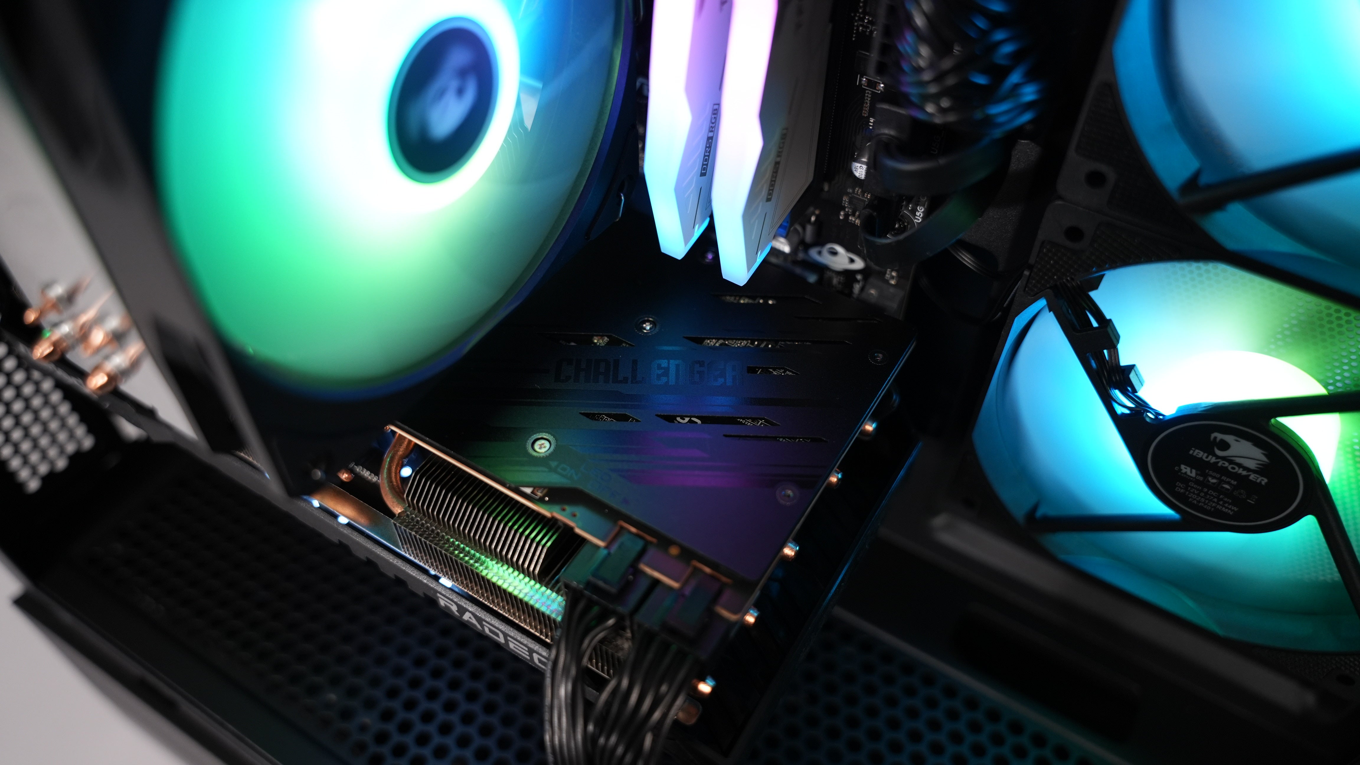 Ryzen 7 8700F + RX 7700XT Gaming PC