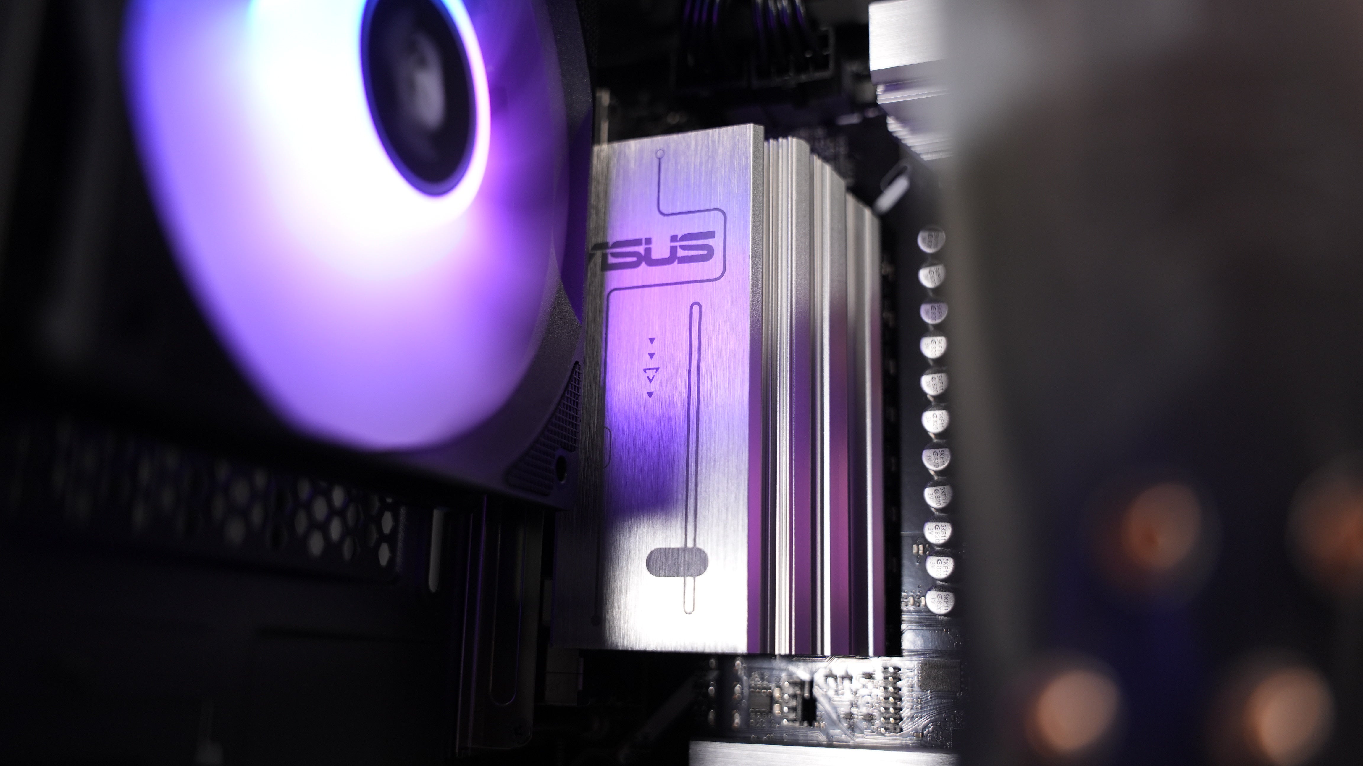 Ryzen 7 8700F + RX 7700XT Gaming PC
