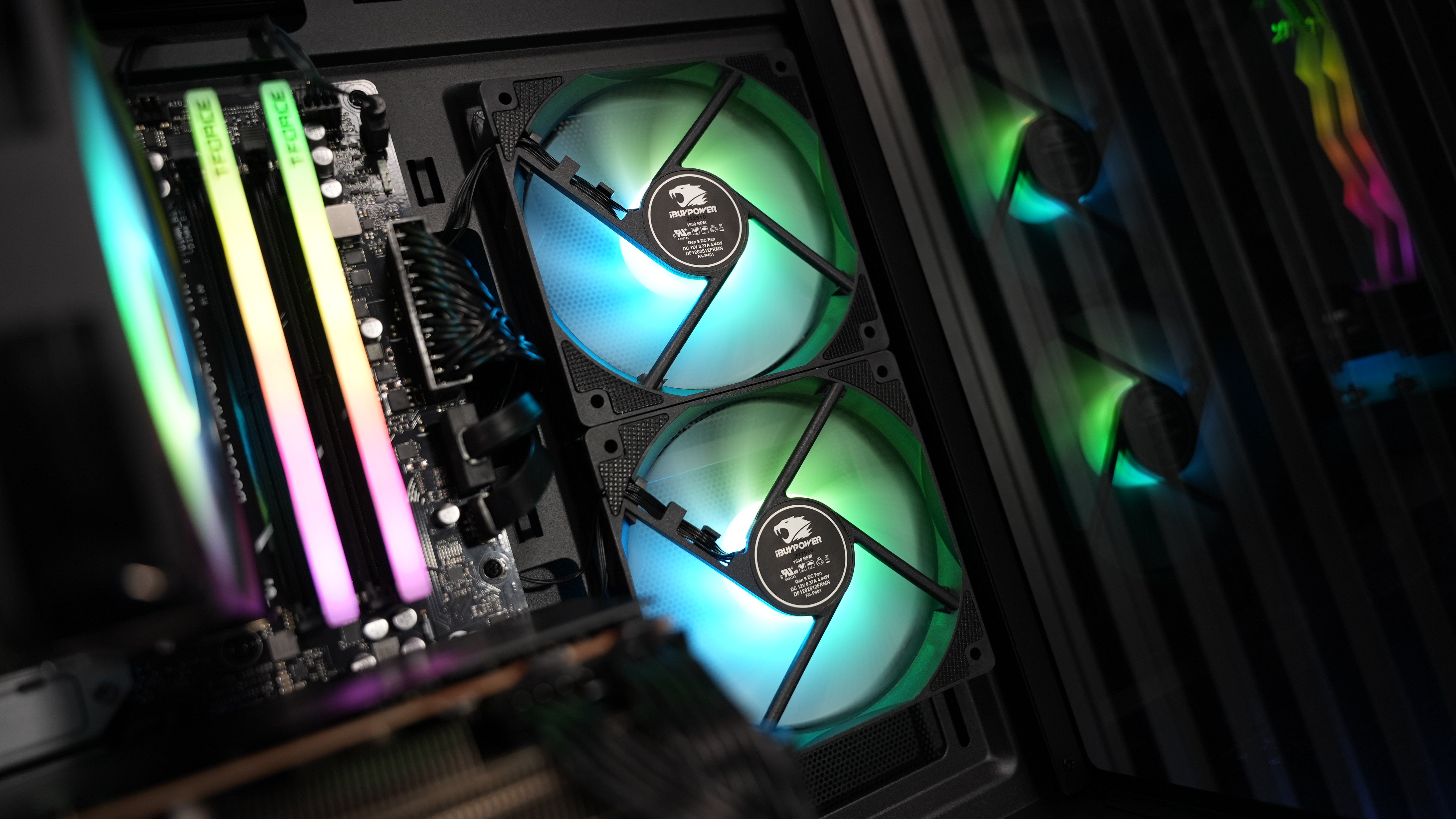Ryzen 7 8700F + RX 7700XT Gaming PC