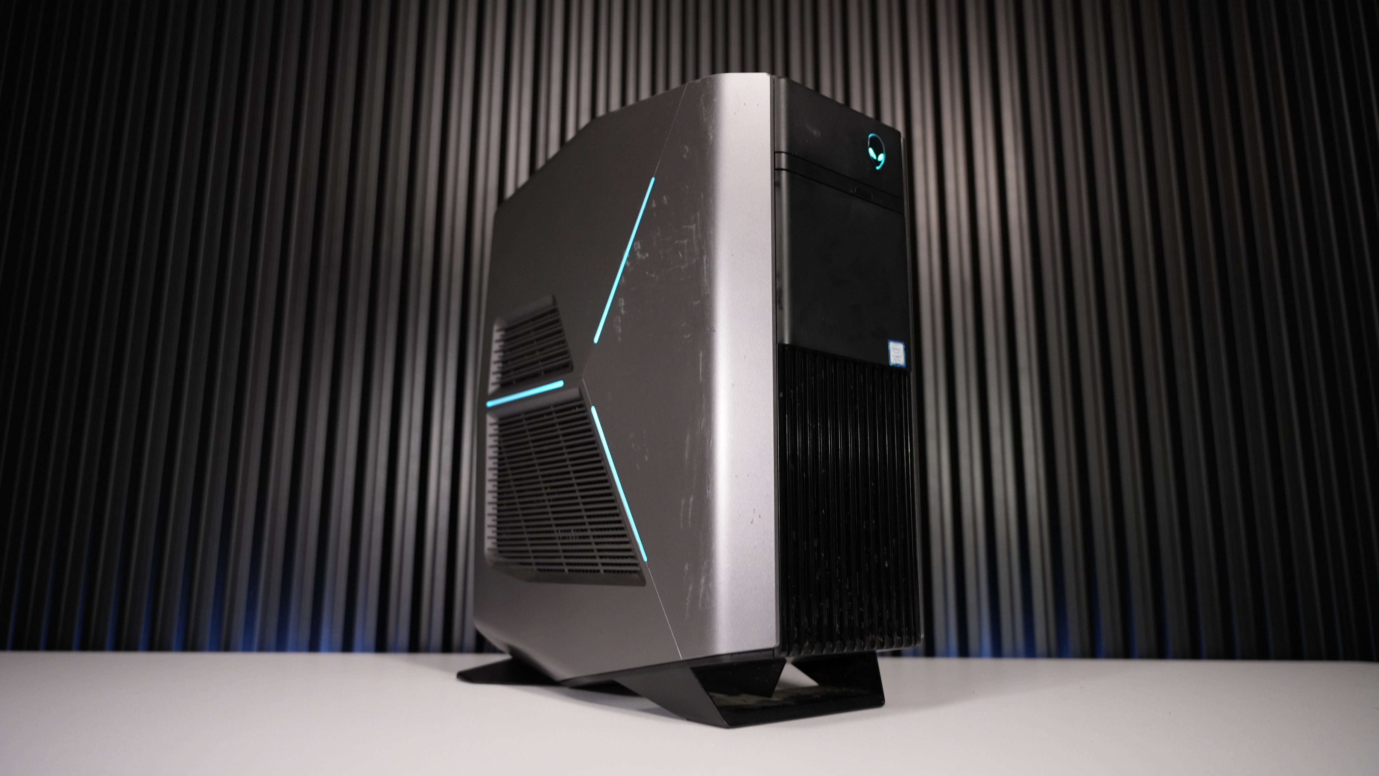 Intel i7 9700K + RTX 2080 Ti Gaming PC