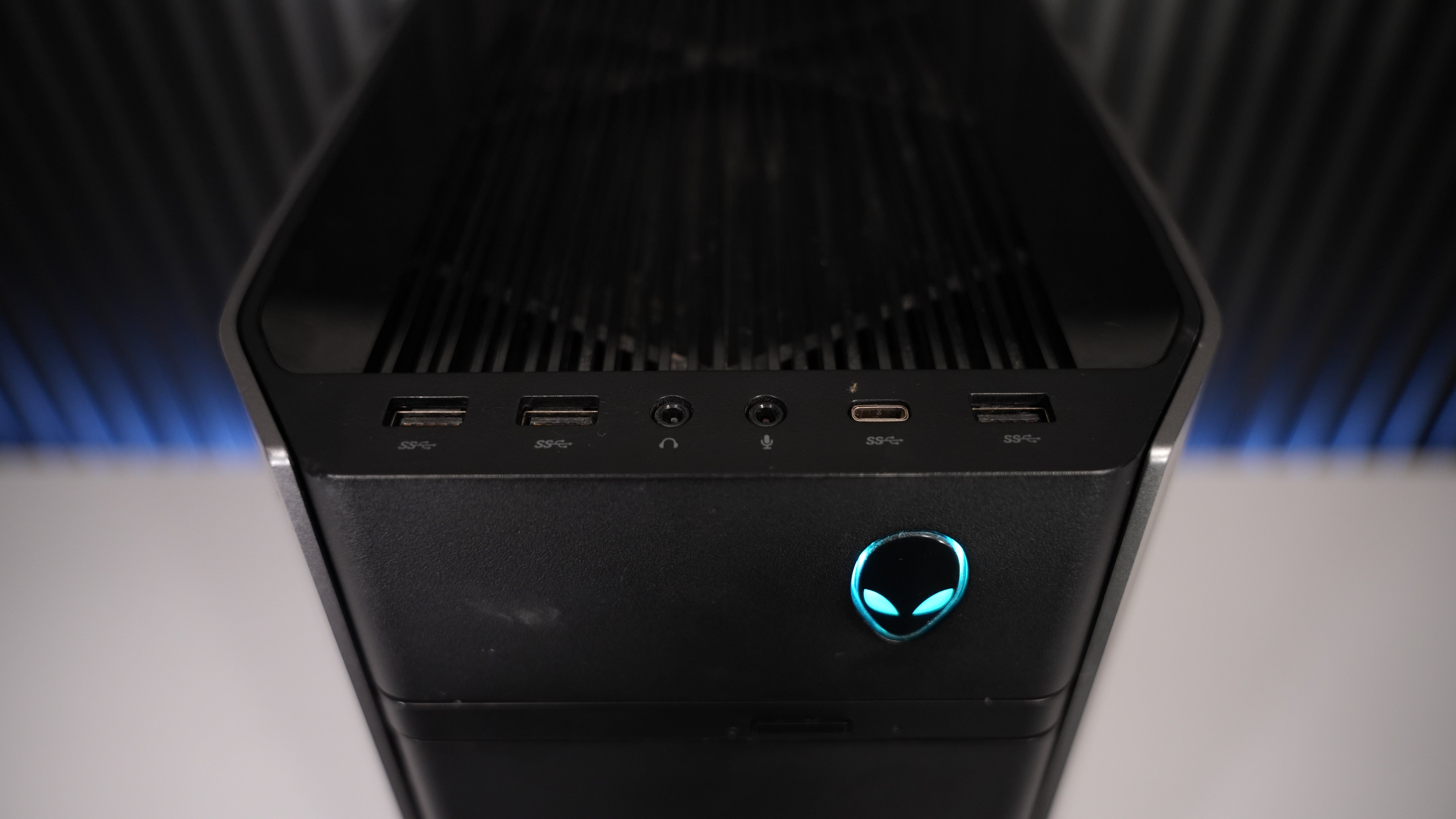 Intel i7 9700K + RTX 2080 Ti Gaming PC