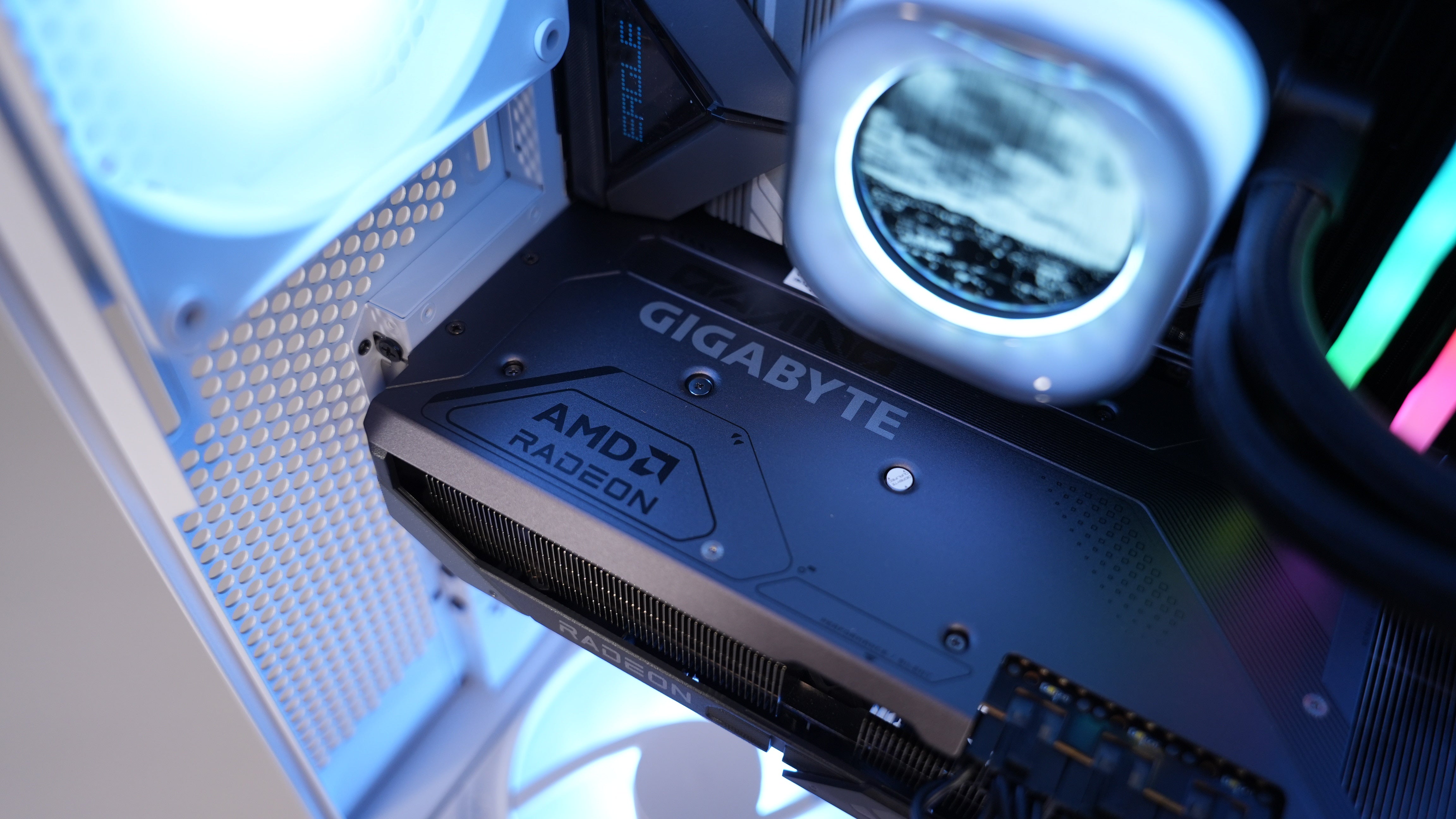 Ryzen 7 7800X3D + RX 9070 XT Gaming/Streaming PC
