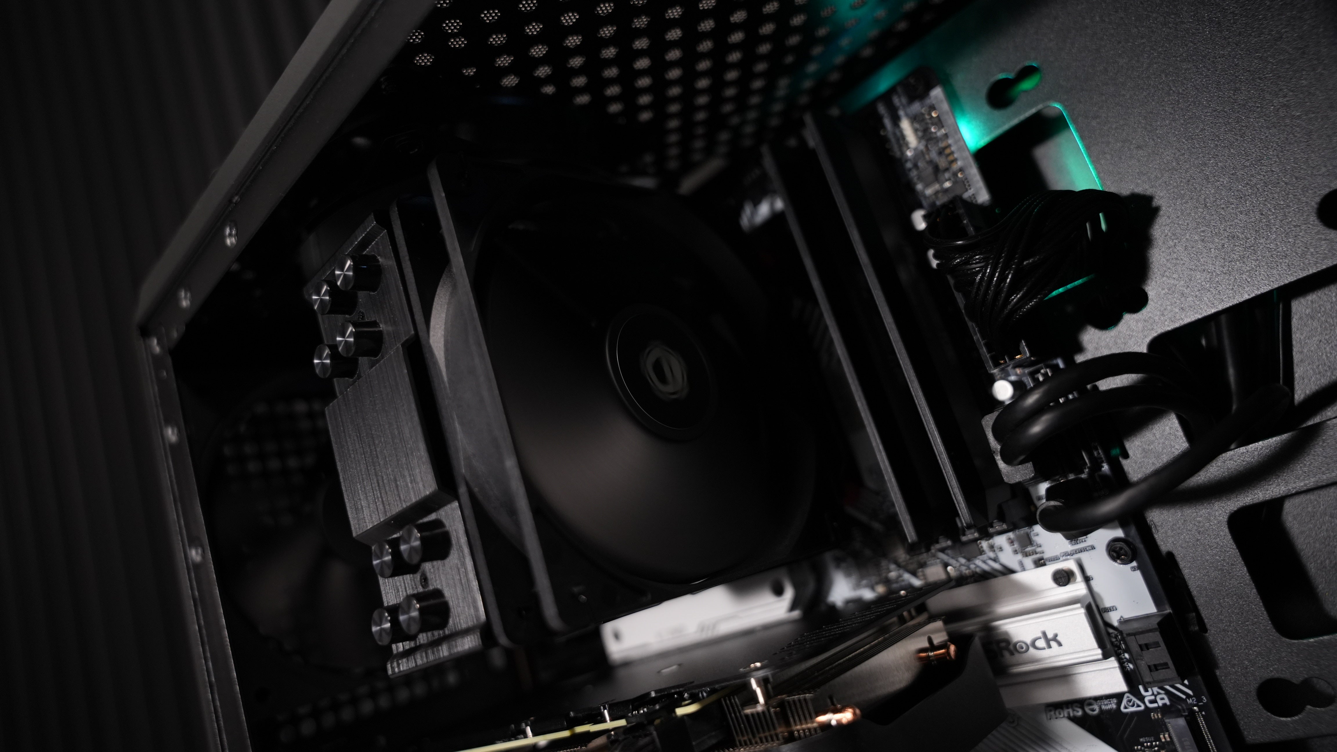 Ryzen 5 7500F + RX 9060XT 8GB Gaming PC