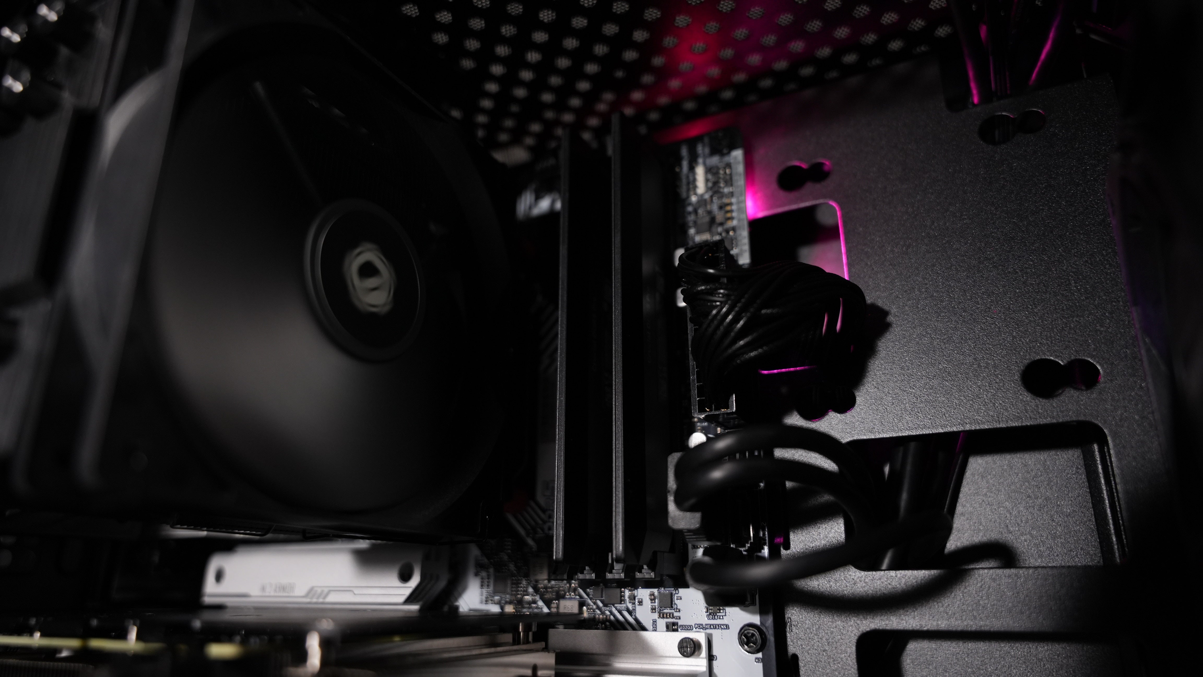 Ryzen 5 7500F + RX 9060XT 8GB Gaming PC