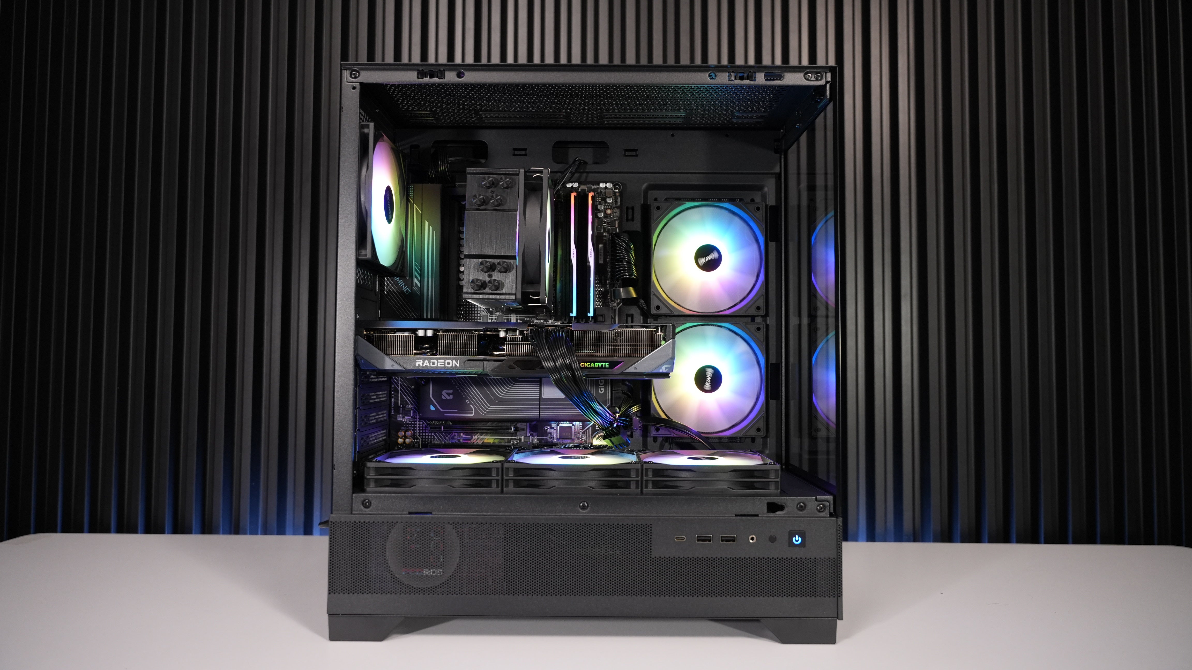 Ryzen 7 9700X + RX 9070 Gaming/Streaming PC