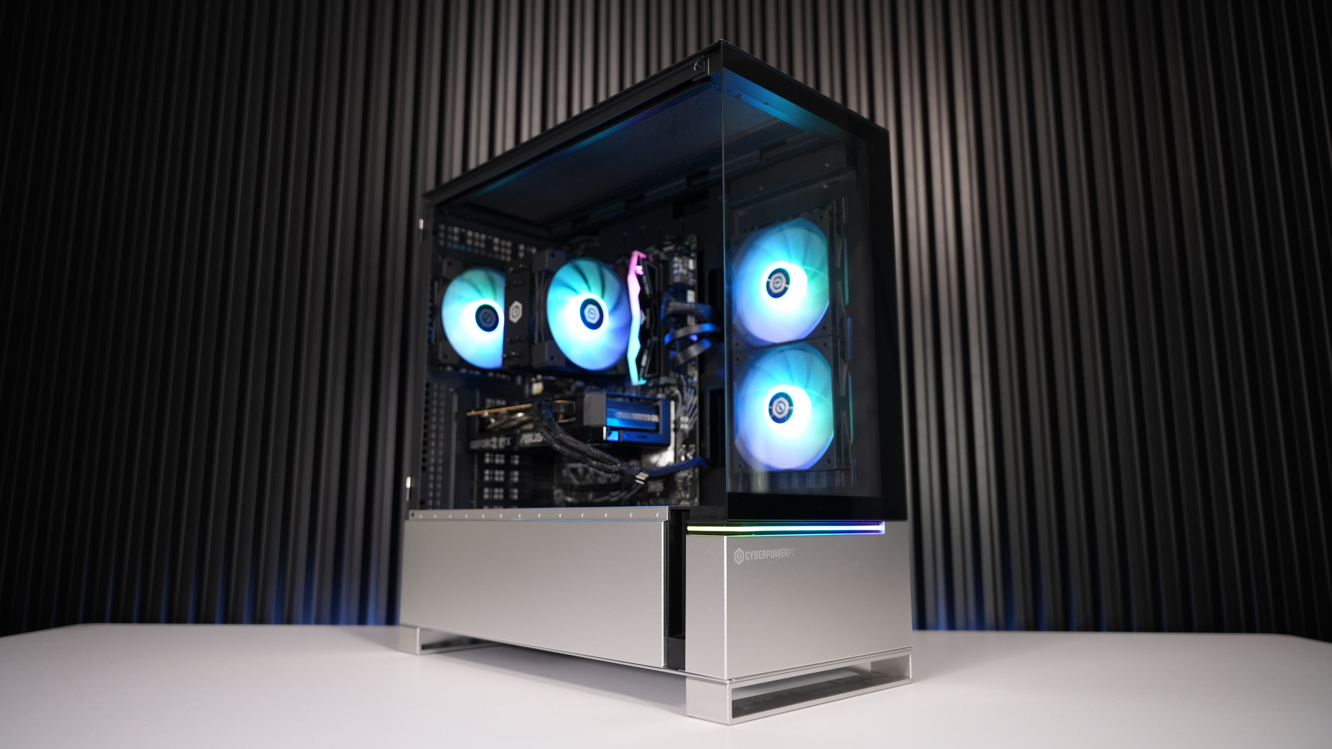 Ryzen 5 8400F + RTX 5060 Gaming PC
