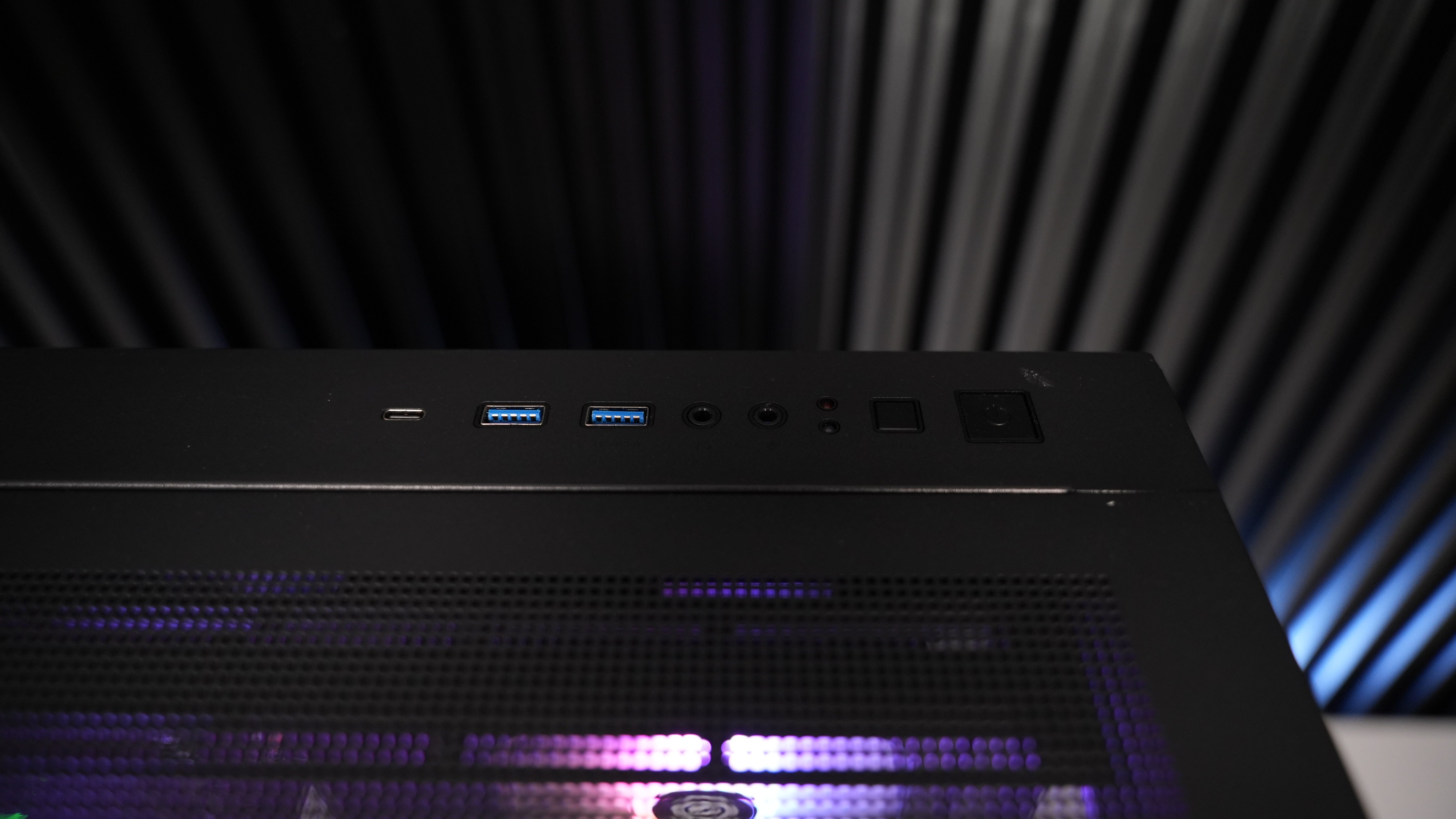 Ryzen 5 8400F + RTX 5060 Gaming PC