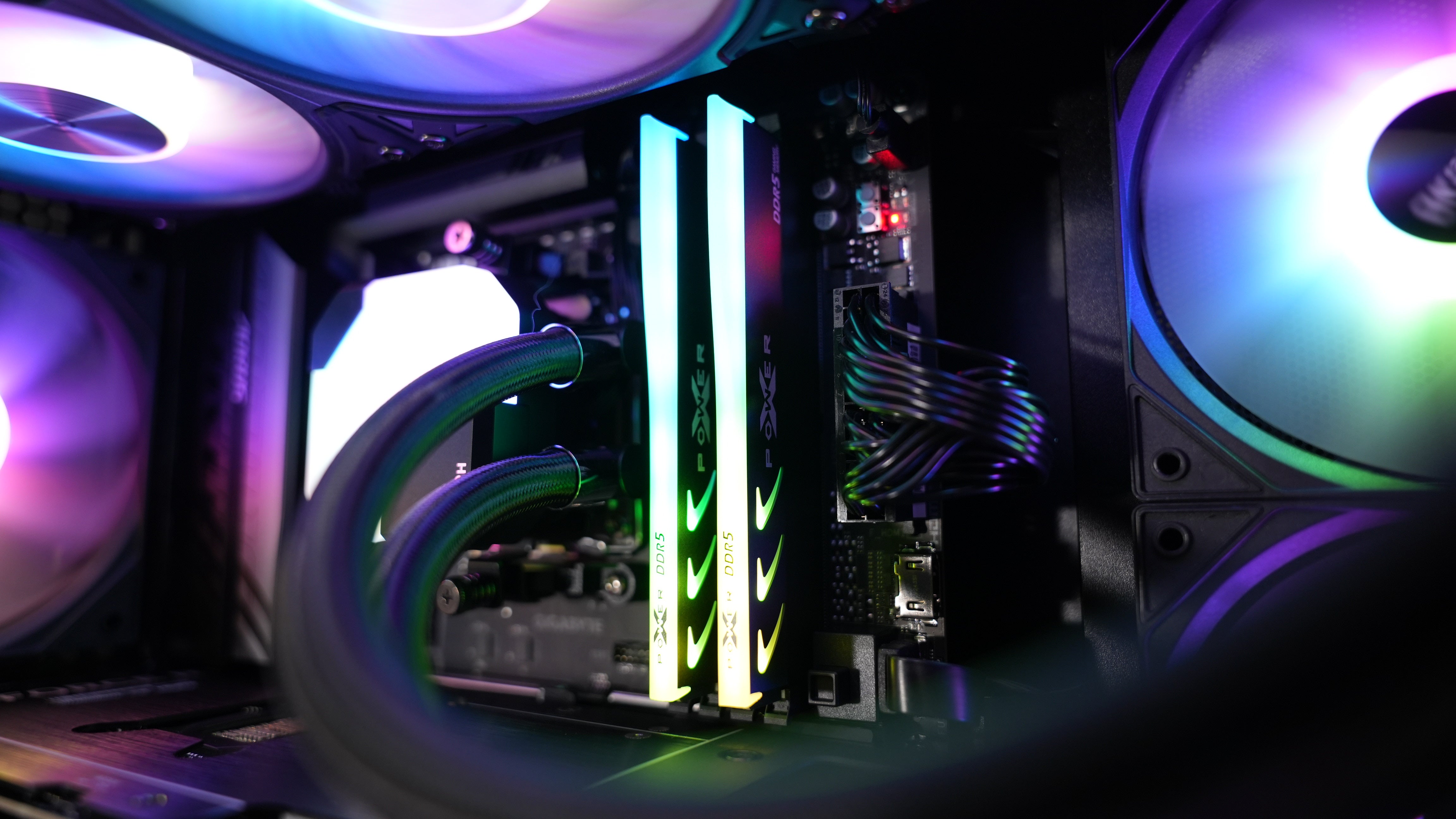 Ryzen 5 9600X + RTX 5070 Gaming/Streaming PC