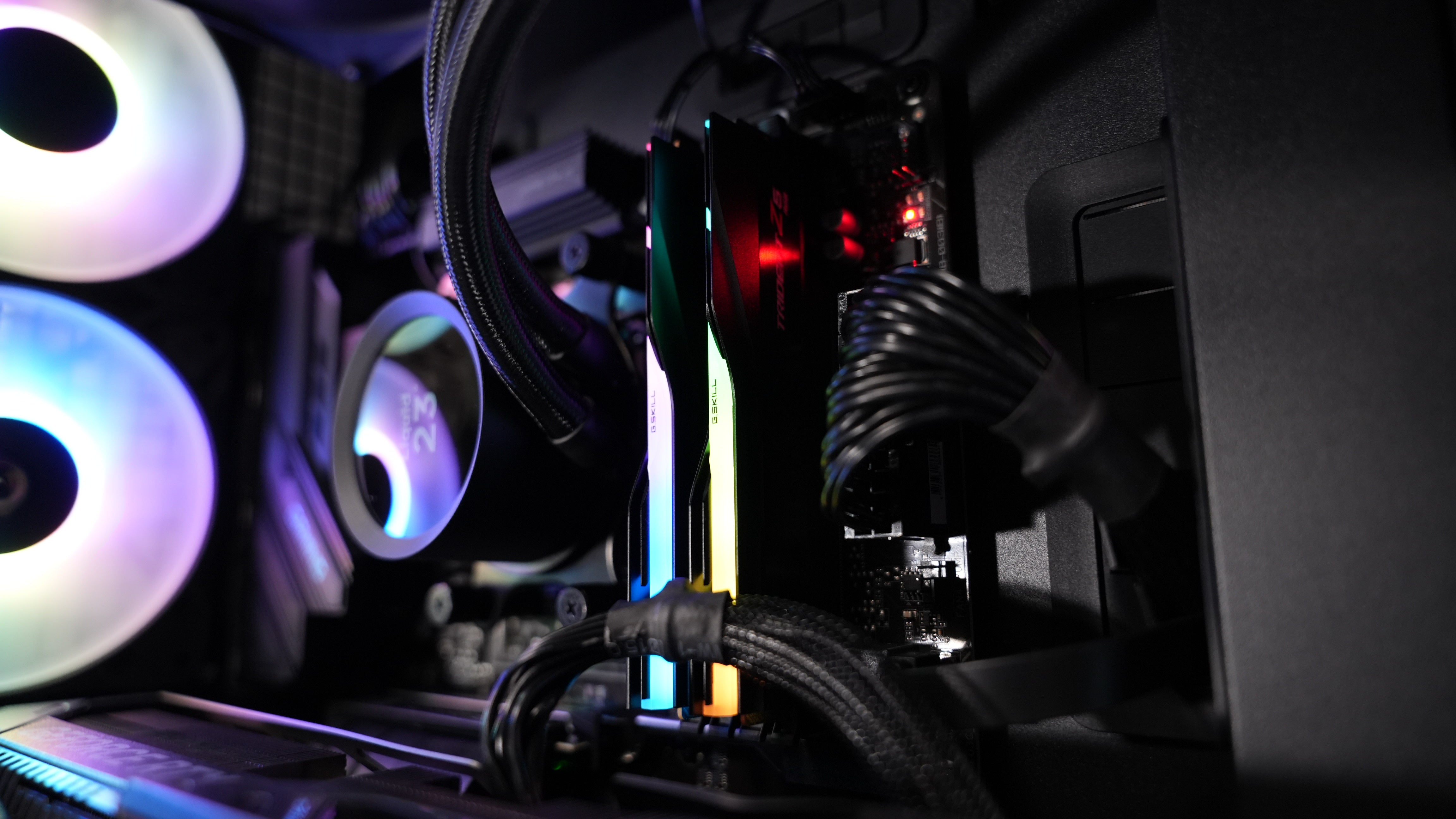 Ryzen 7 7800X3D + RTX 5080 Gaming/Streaming PC