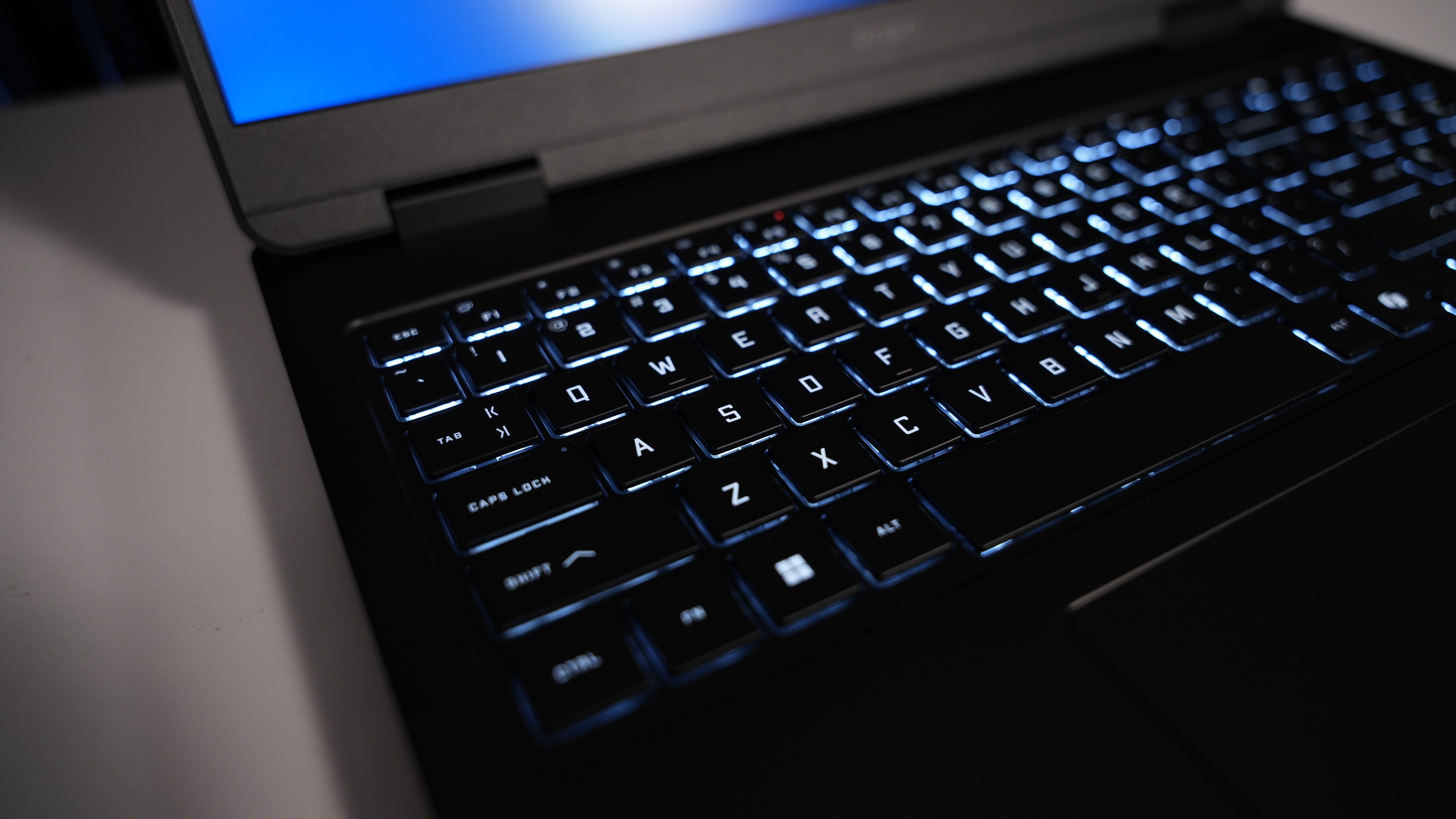 Intel Ultra 9 285H + RTX 5060 Gaming Laptop