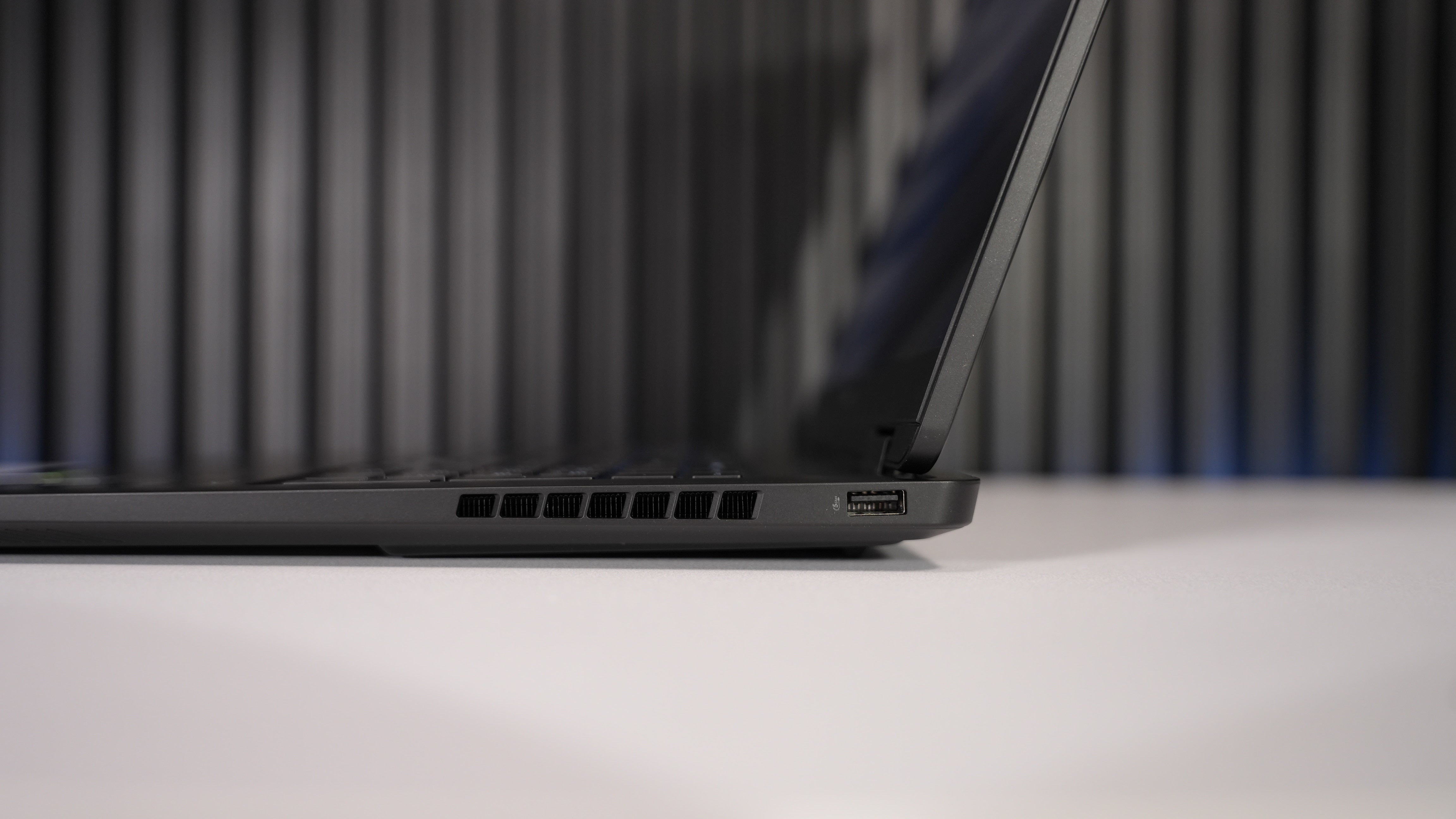 Intel Ultra 9 285H + RTX 5060 Gaming Laptop