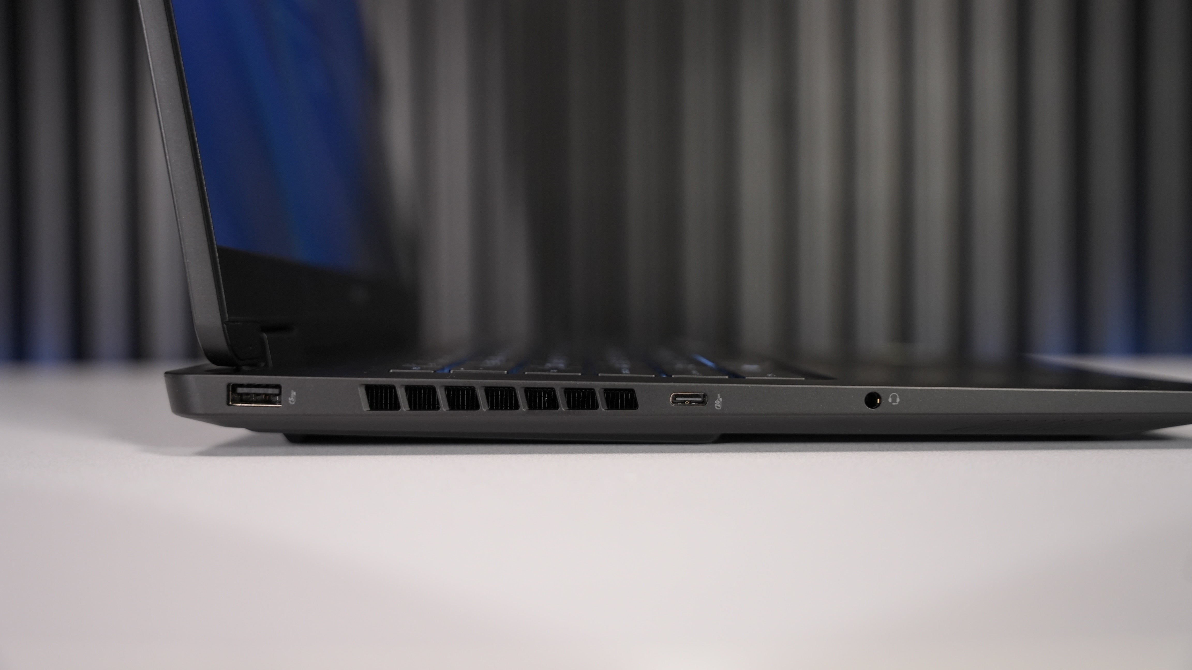 Intel Ultra 9 285H + RTX 5060 Gaming Laptop