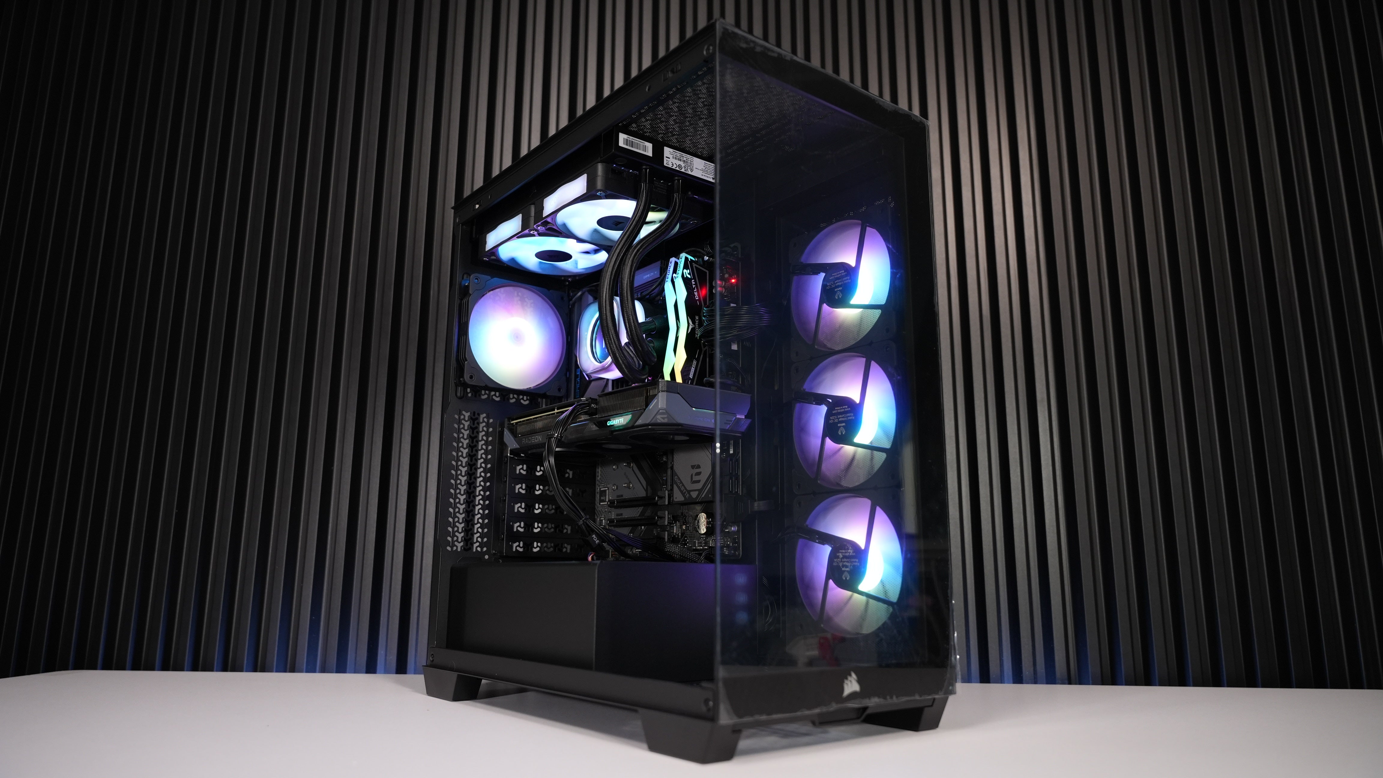 Ryzen 5 9600X + RX 9060 XT 16GB Gaming PC