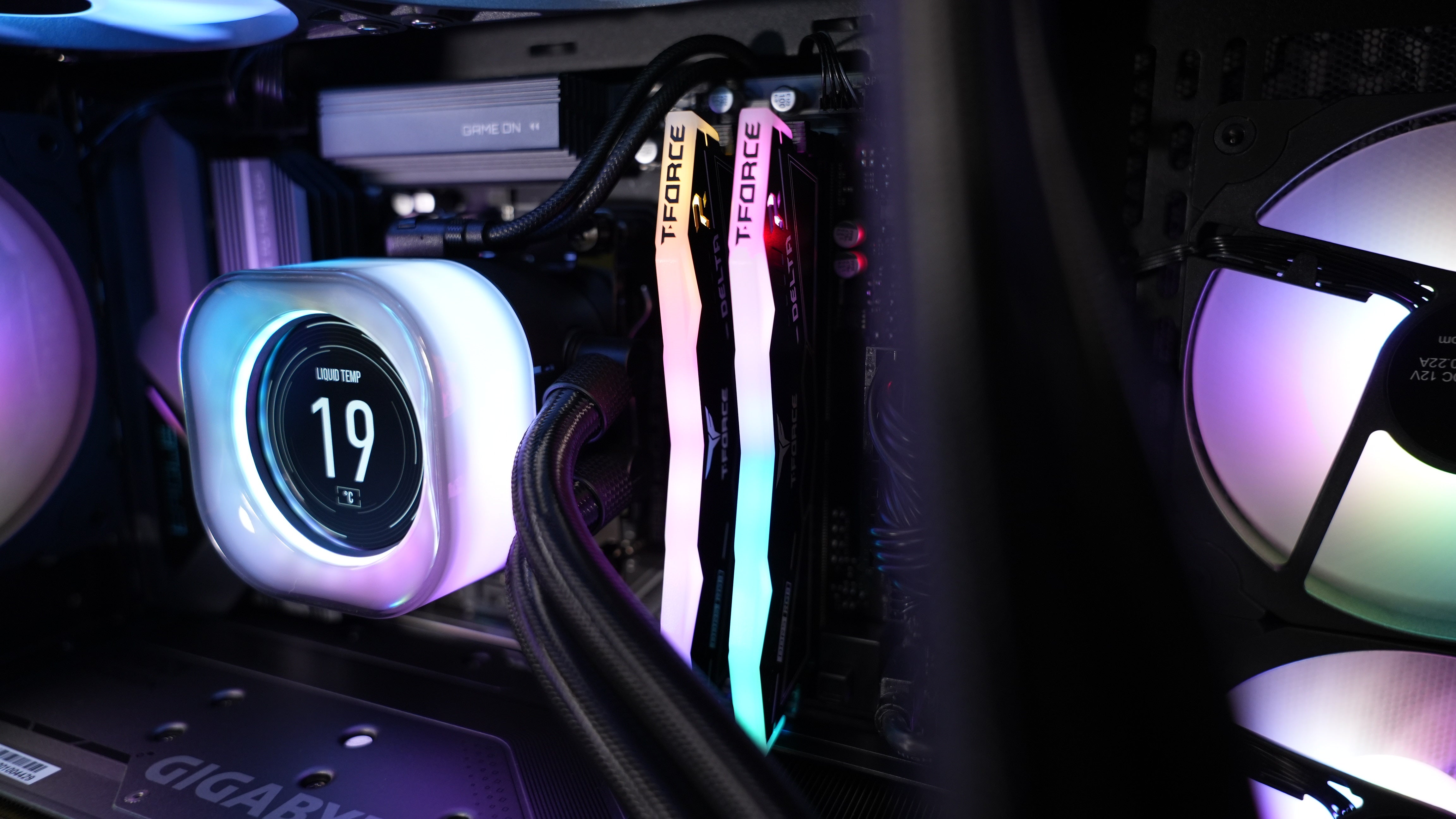 Ryzen 5 9600X + RX 9060 XT 16GB Gaming PC
