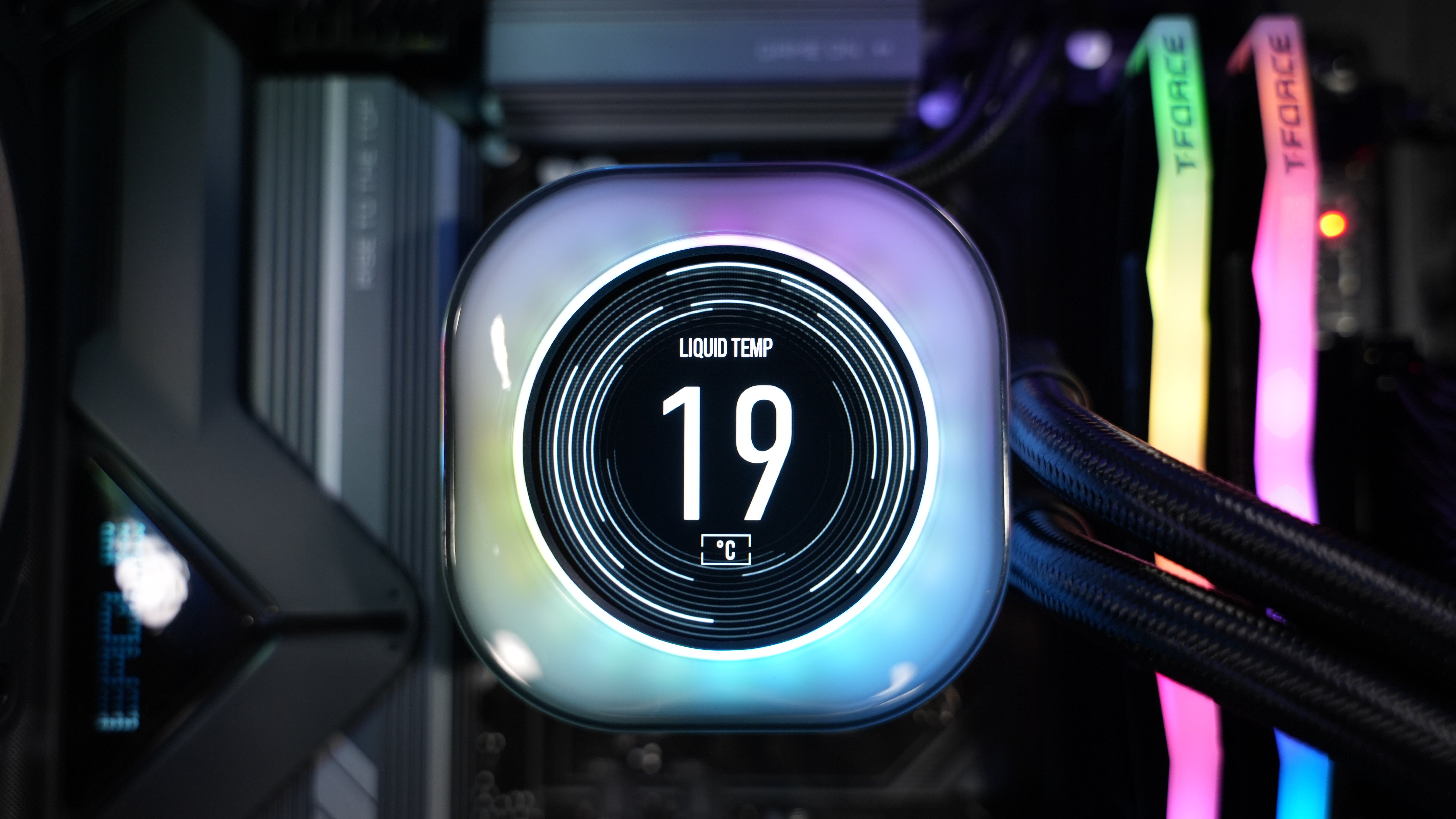 Ryzen 5 9600X + RX 9060 XT 16GB Gaming PC
