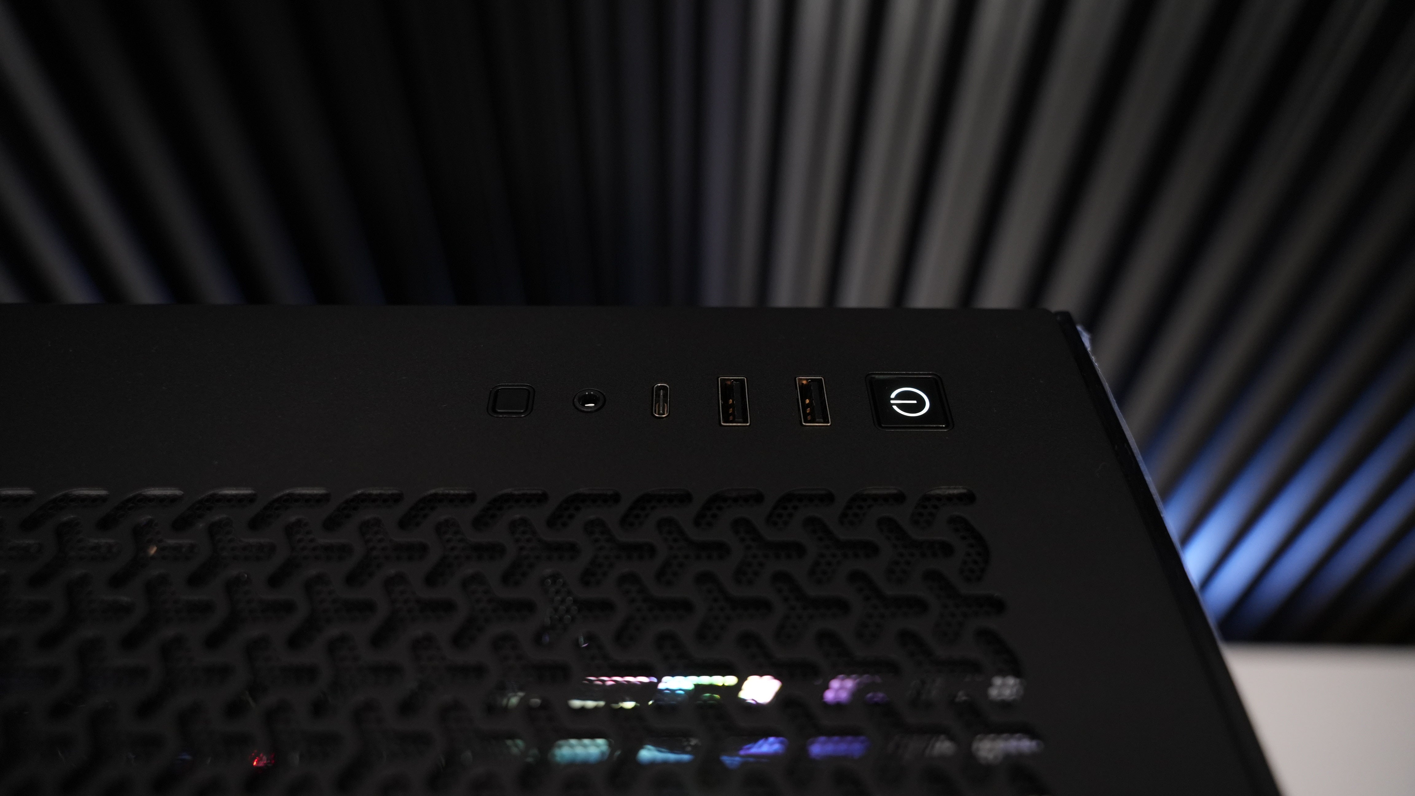 Ryzen 5 9600X + RX 9060 XT 16GB Gaming PC
