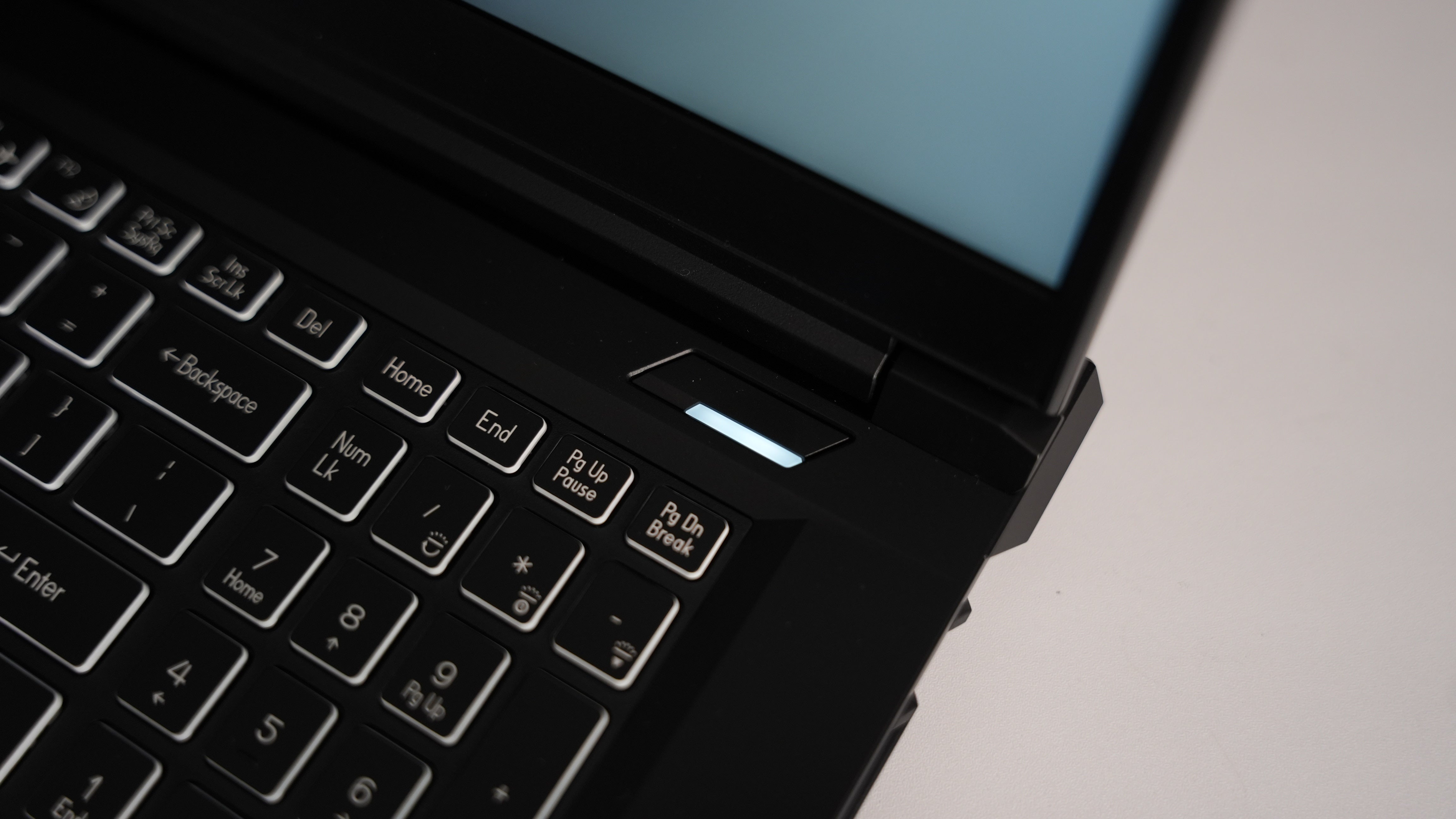 Ryzen AI 7 350 + RTX 5060 Gaming Laptop