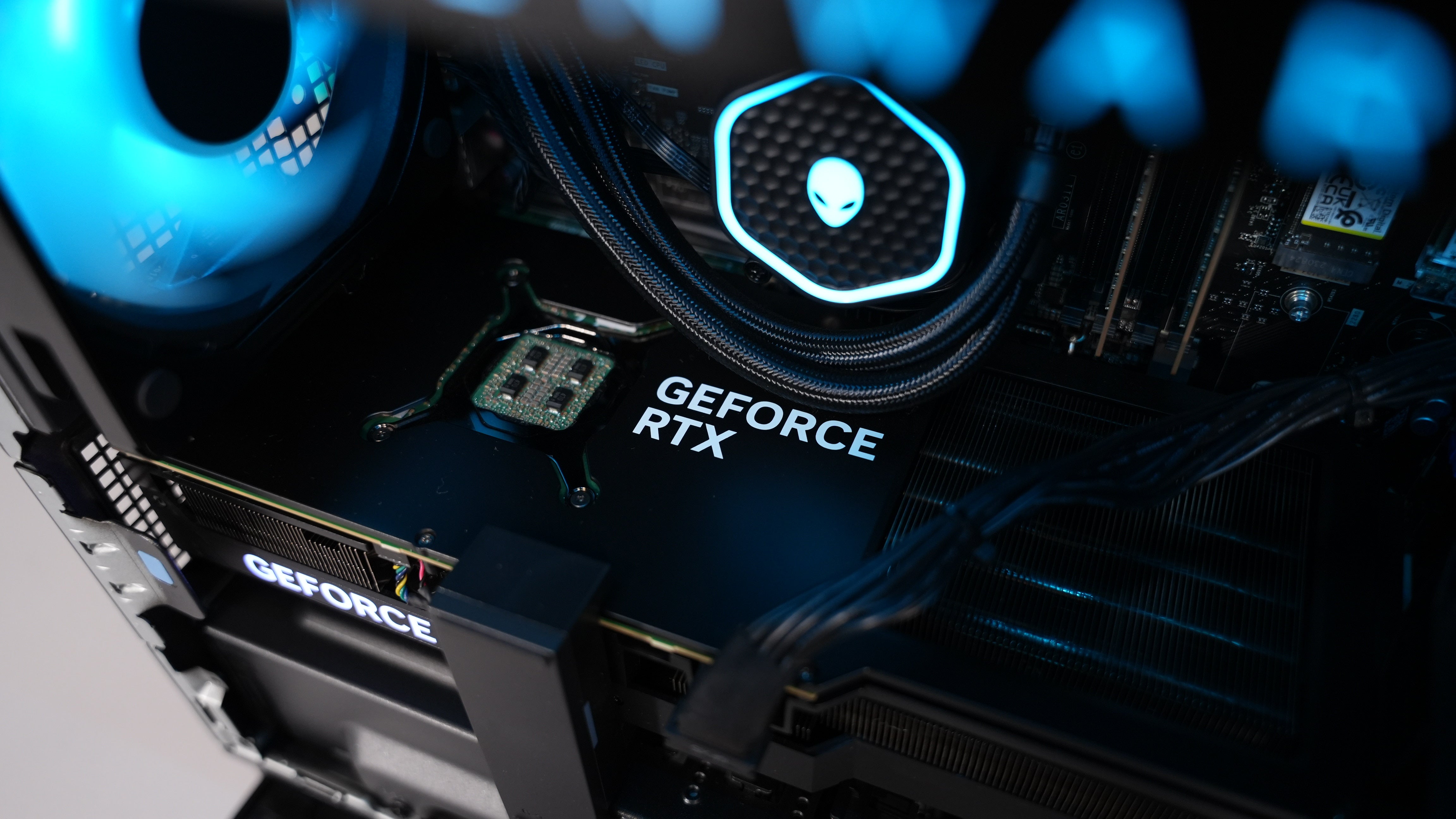 Ryzen 9 7950X + RTX 4090 Gaming/Streaming PC