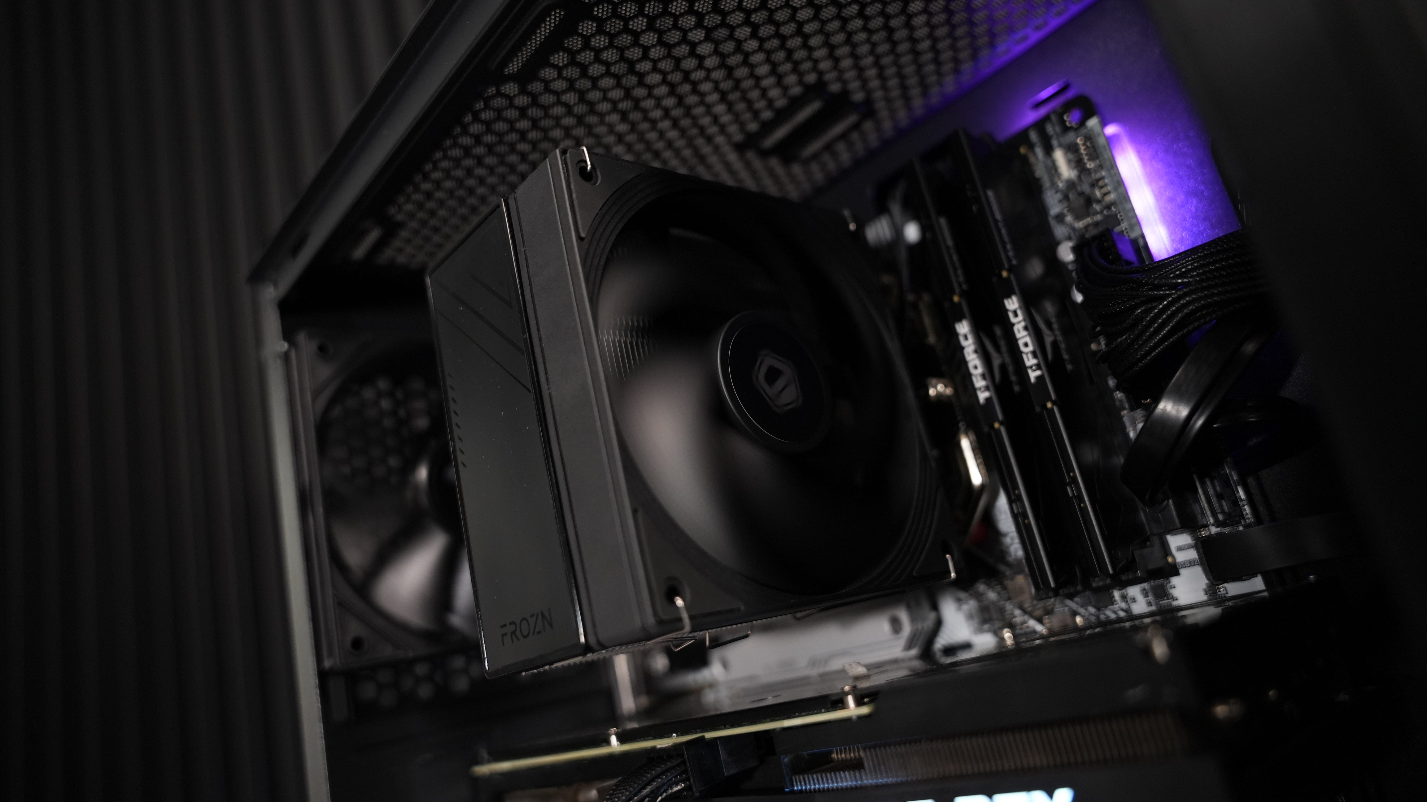 Ryzen 5 7600X + RTX 3070 Gaming PC