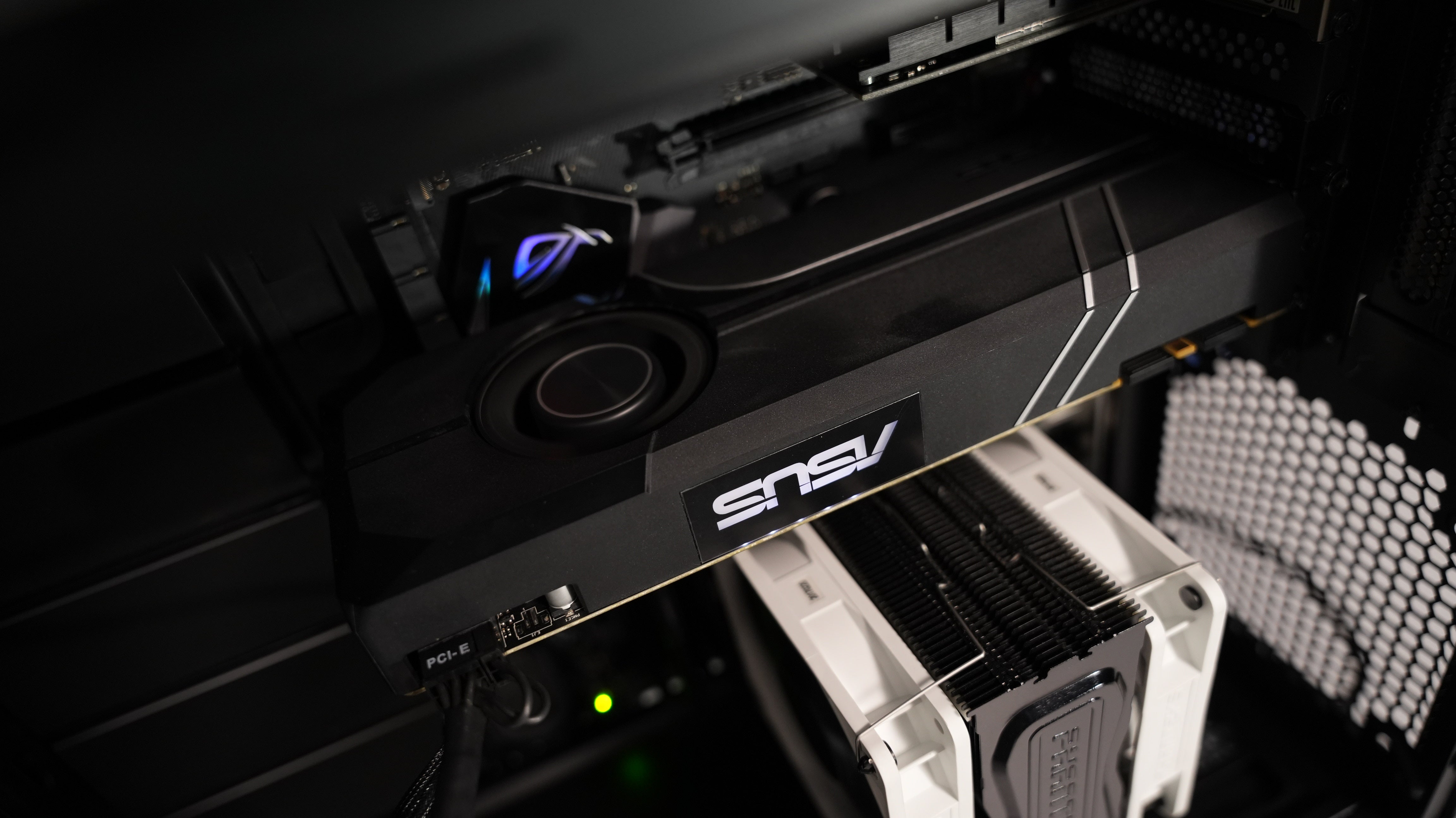 Intel i7 7700K + GTX 1070 Gaming PC