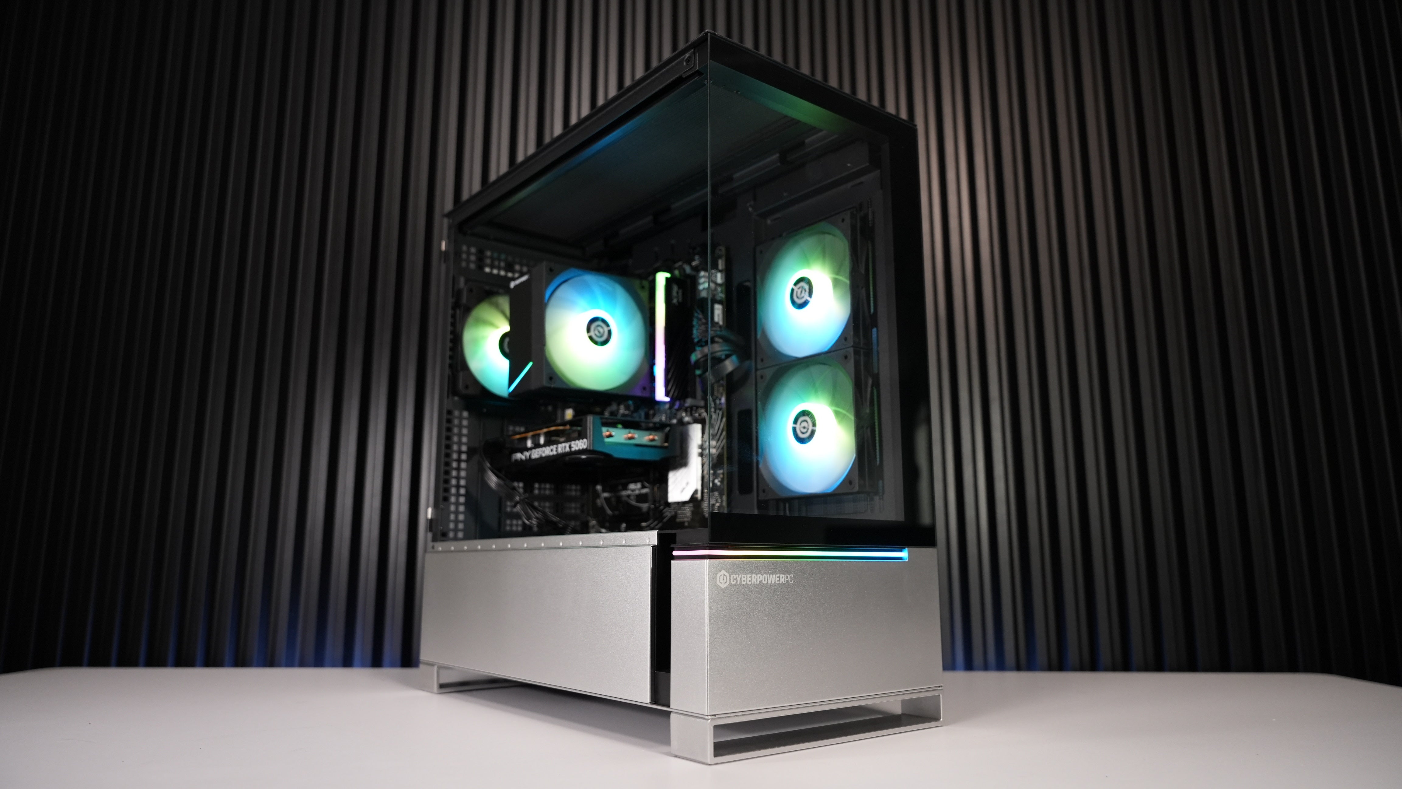 Ryzen 5 8400F + RTX 5060 Gaming PC