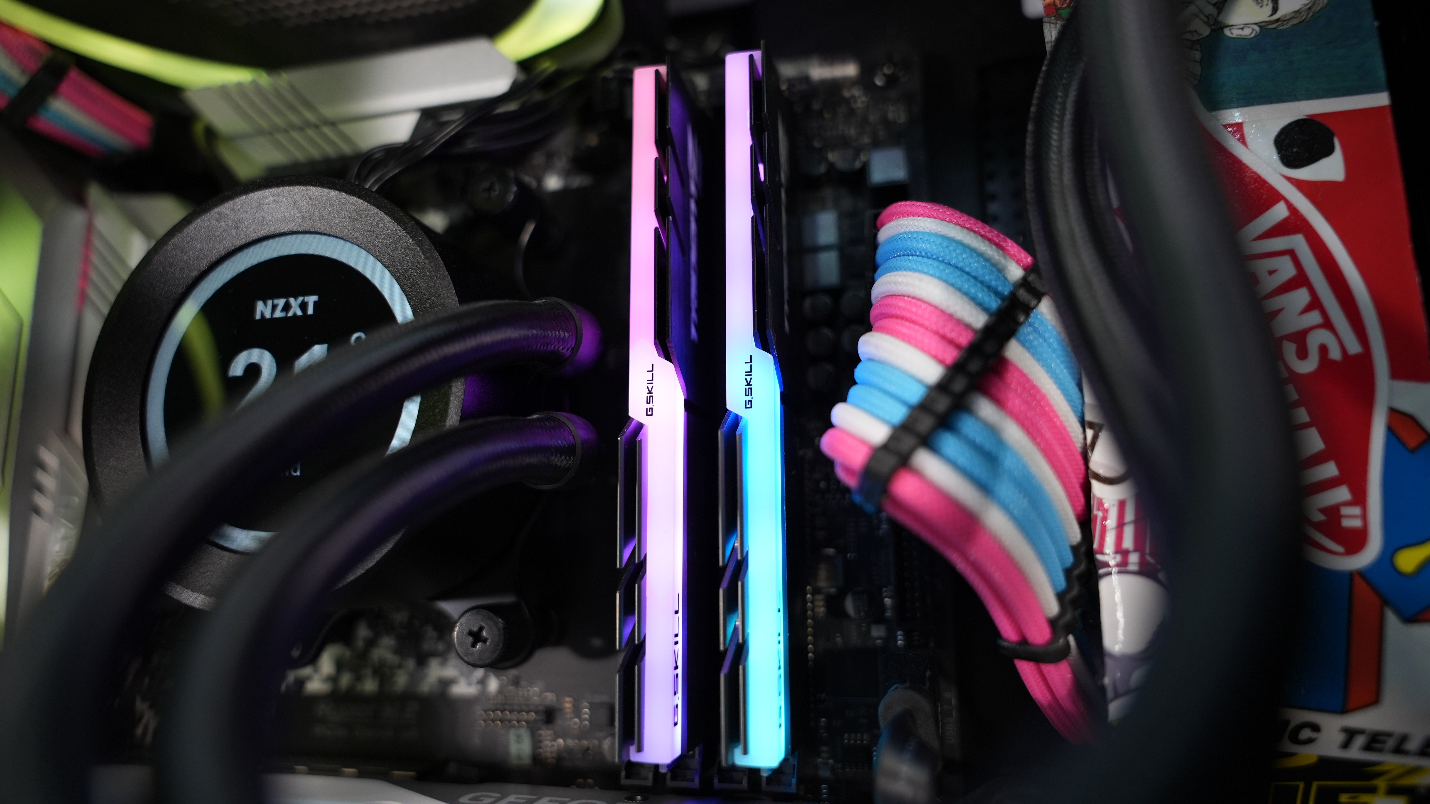 Ryzen 7 5800X + RTX 4070Ti Gaming/Streaming PC