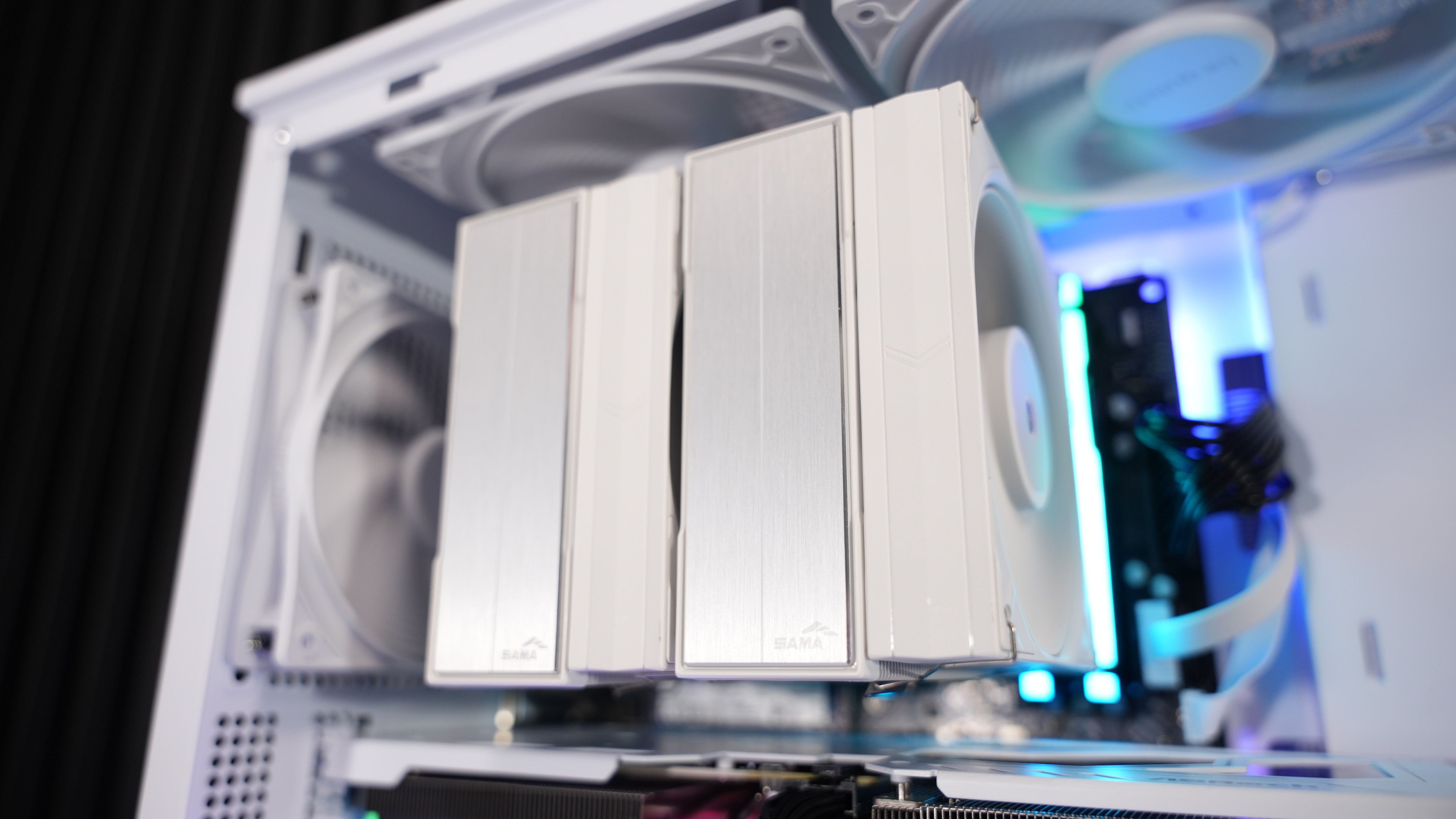 Ryzen 5 8500G + RX 9060XT Gaming PC