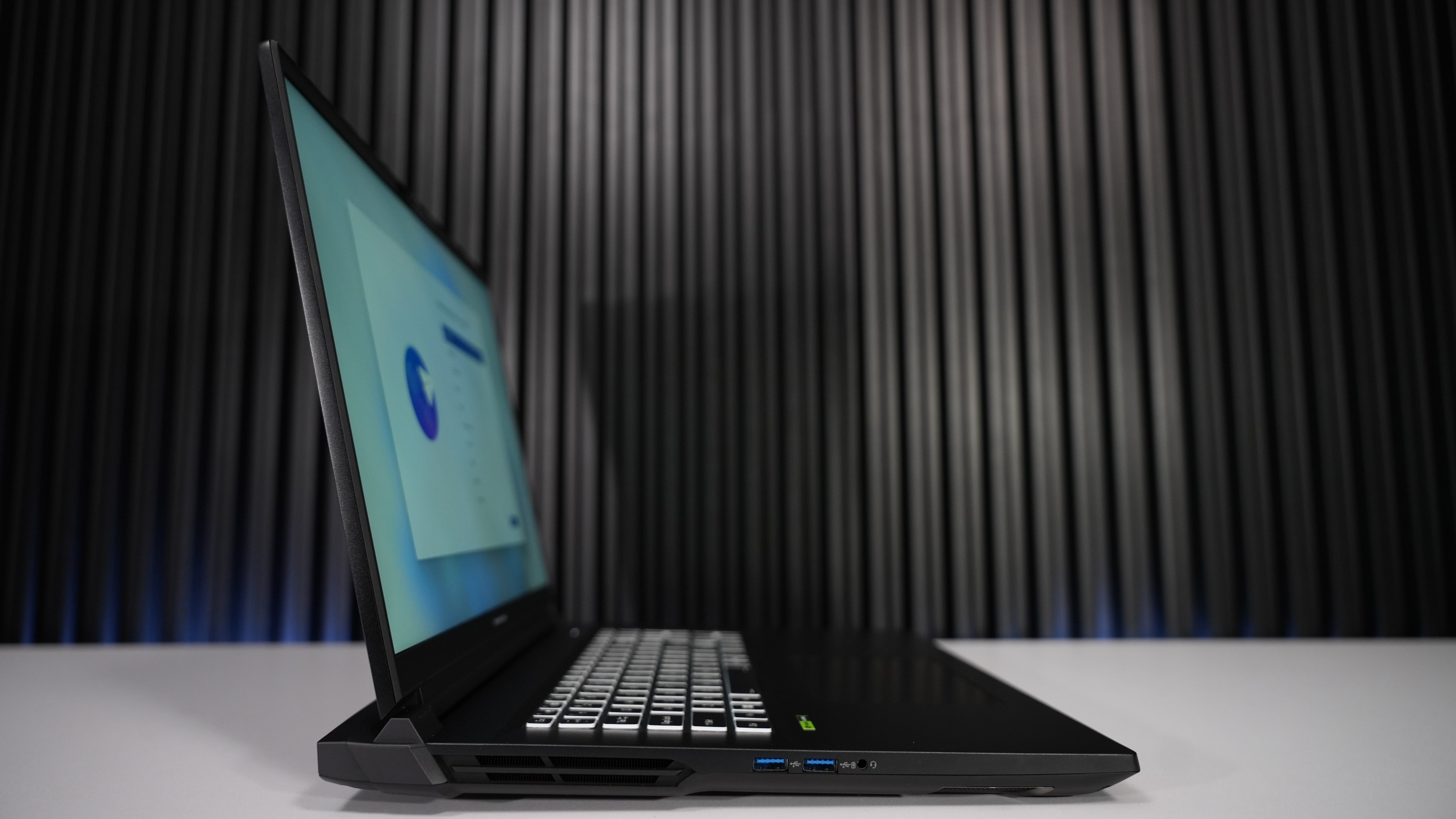 Intel Ultra 9 275HX + RTX 5070 Ti Gaming Laptop