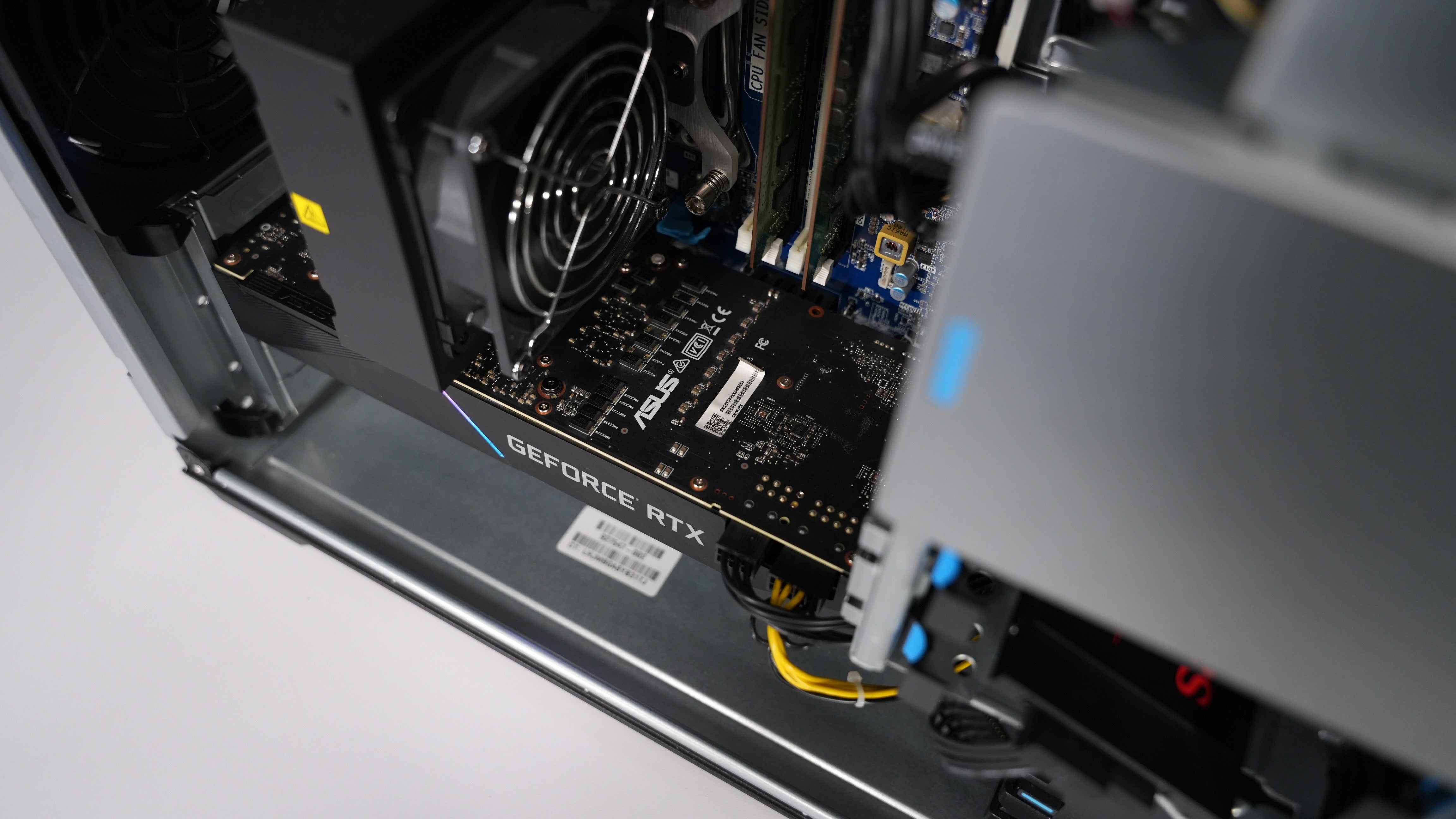 Intel Xeon W-2133 + RTX 2070 Super Gaming PC