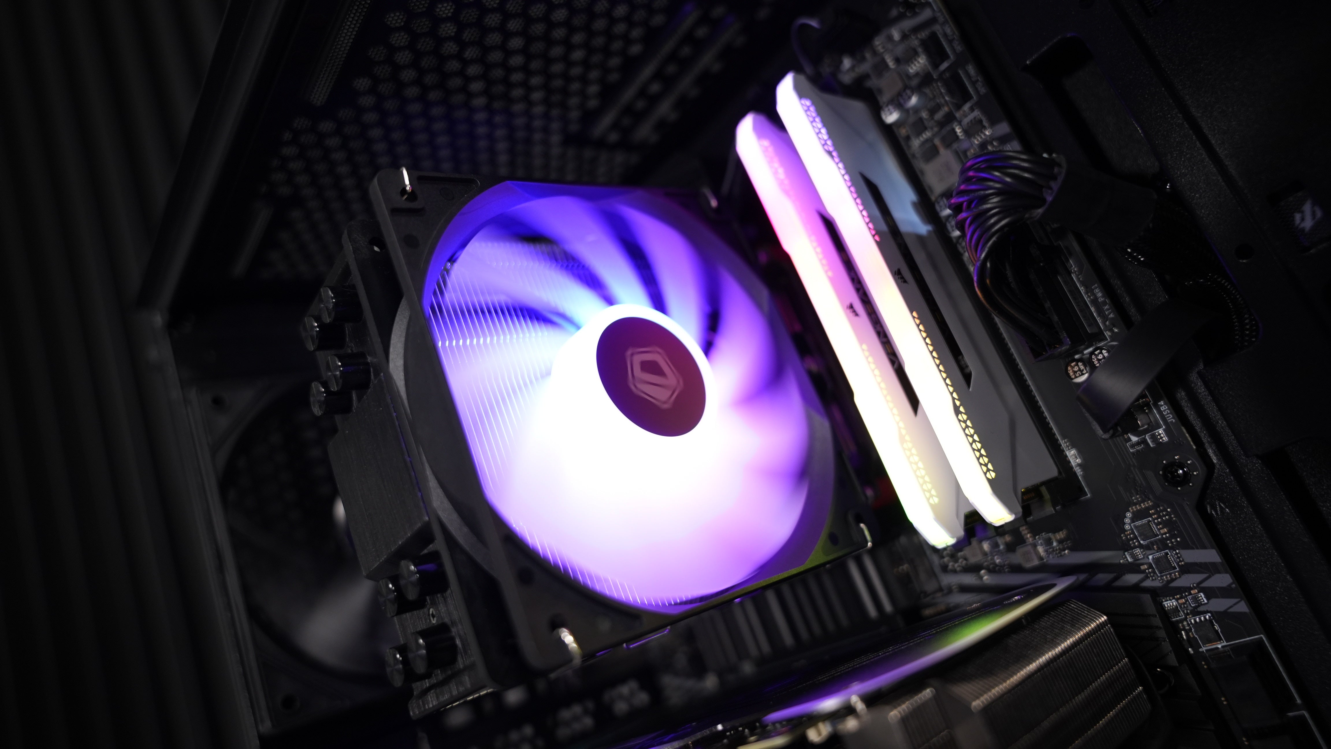 Ryzen 7 5700X + RTX 4070 Gaming PC