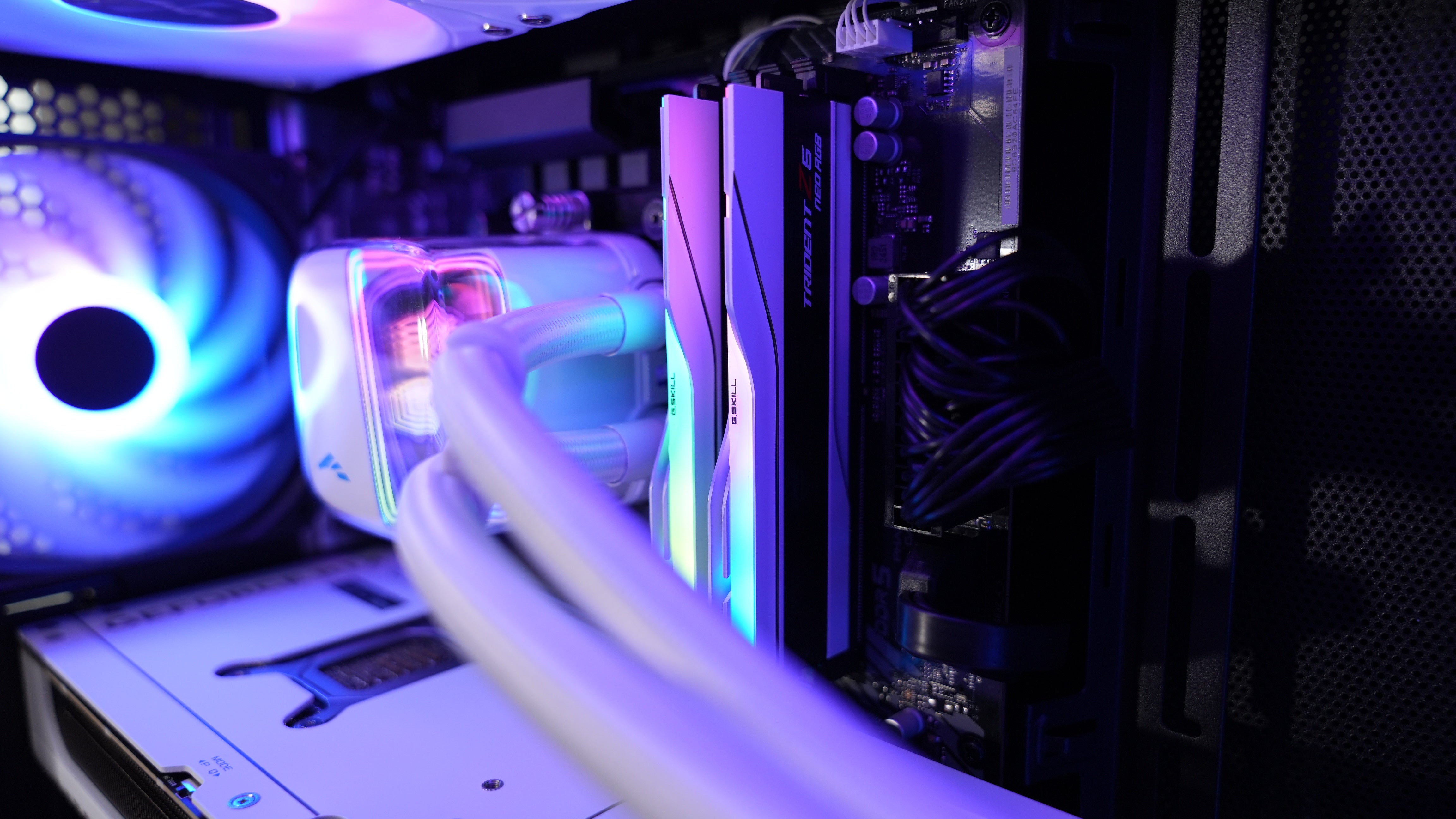 Intel i7 14700F + RTX 5070 Gaming/Streaming PC