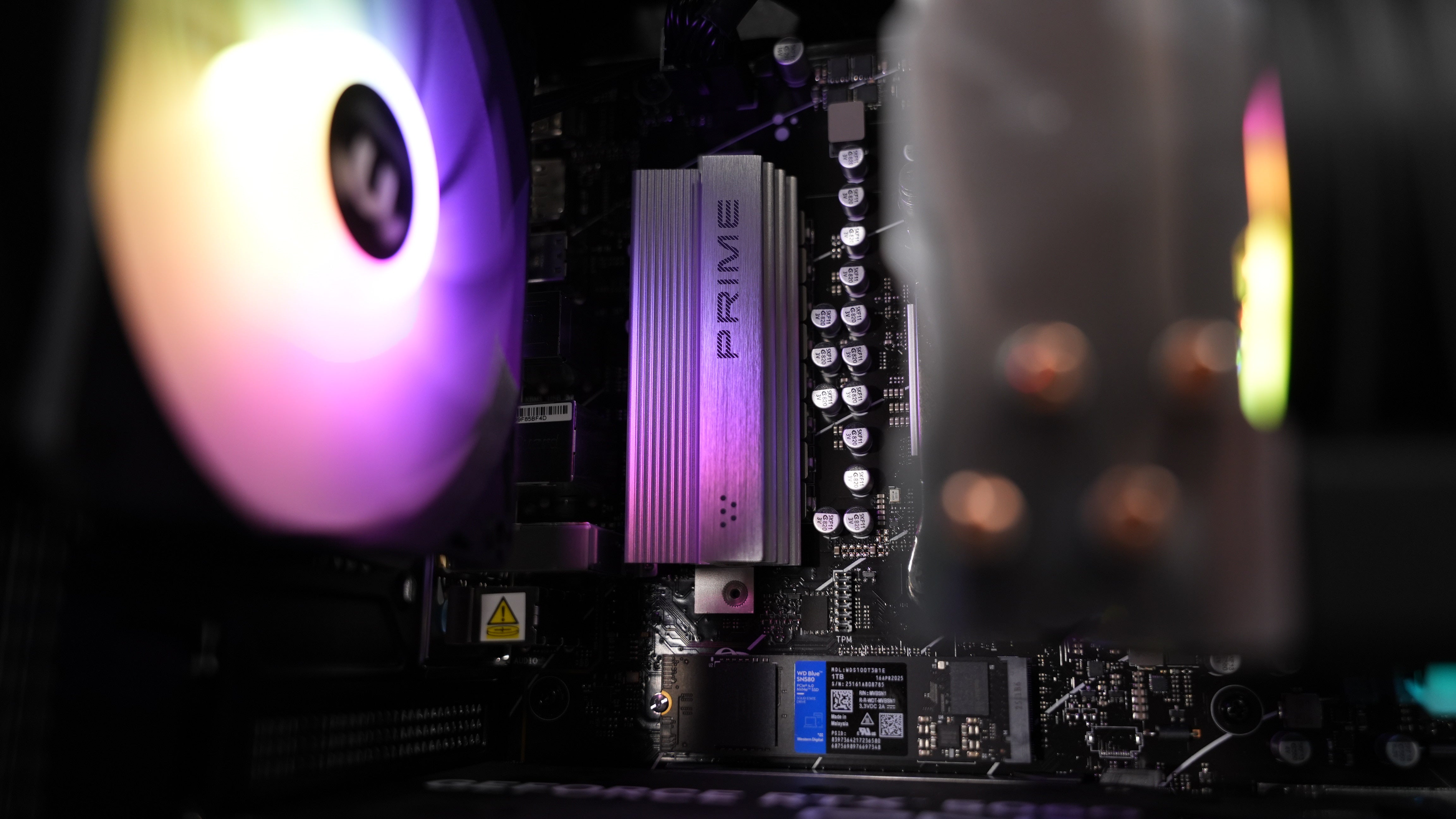 Ryzen 5 8400F + RTX 5060 Gaming PC