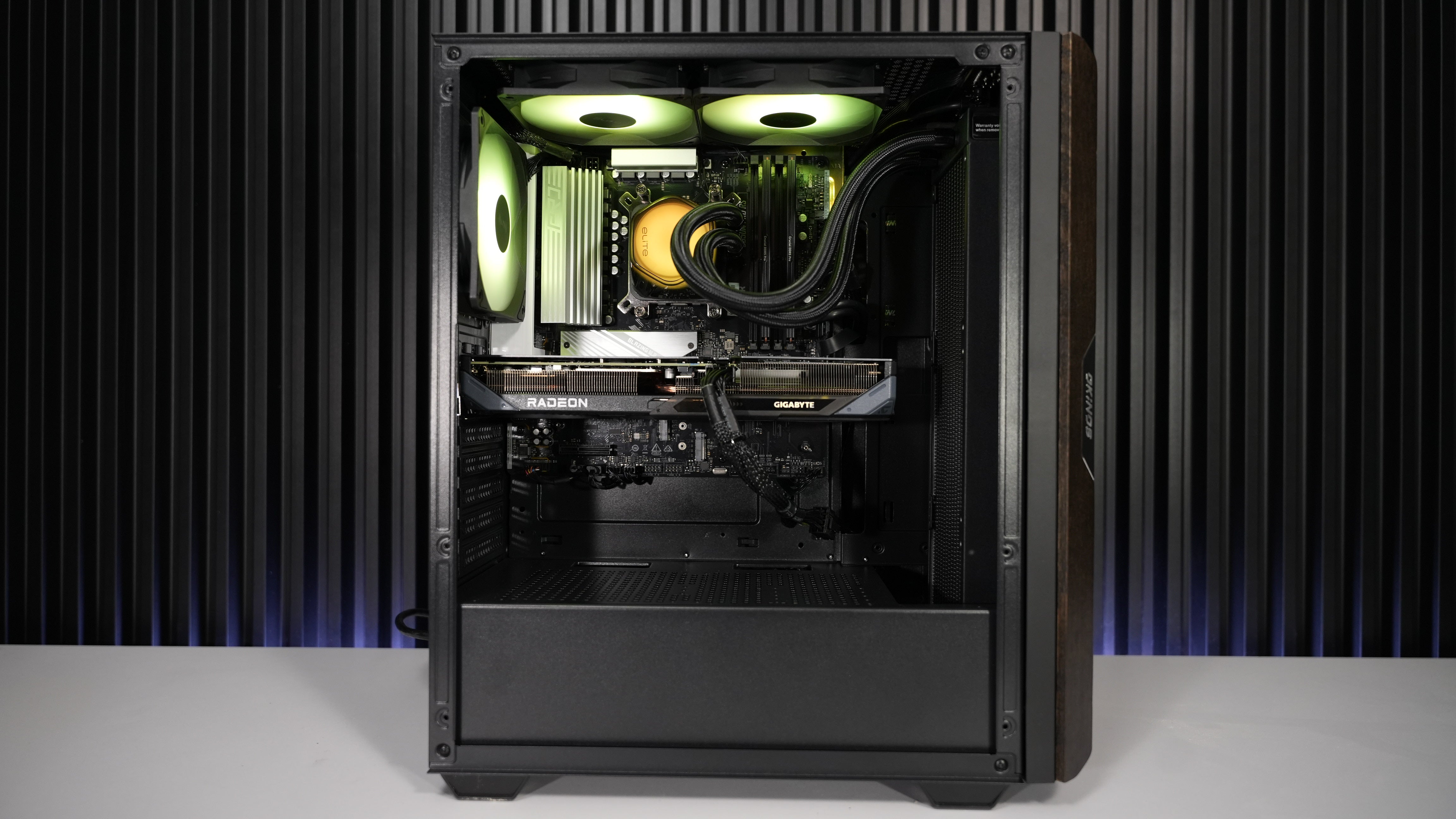 Ryzen 5 8500G + RX 9060 XT Gaming PC