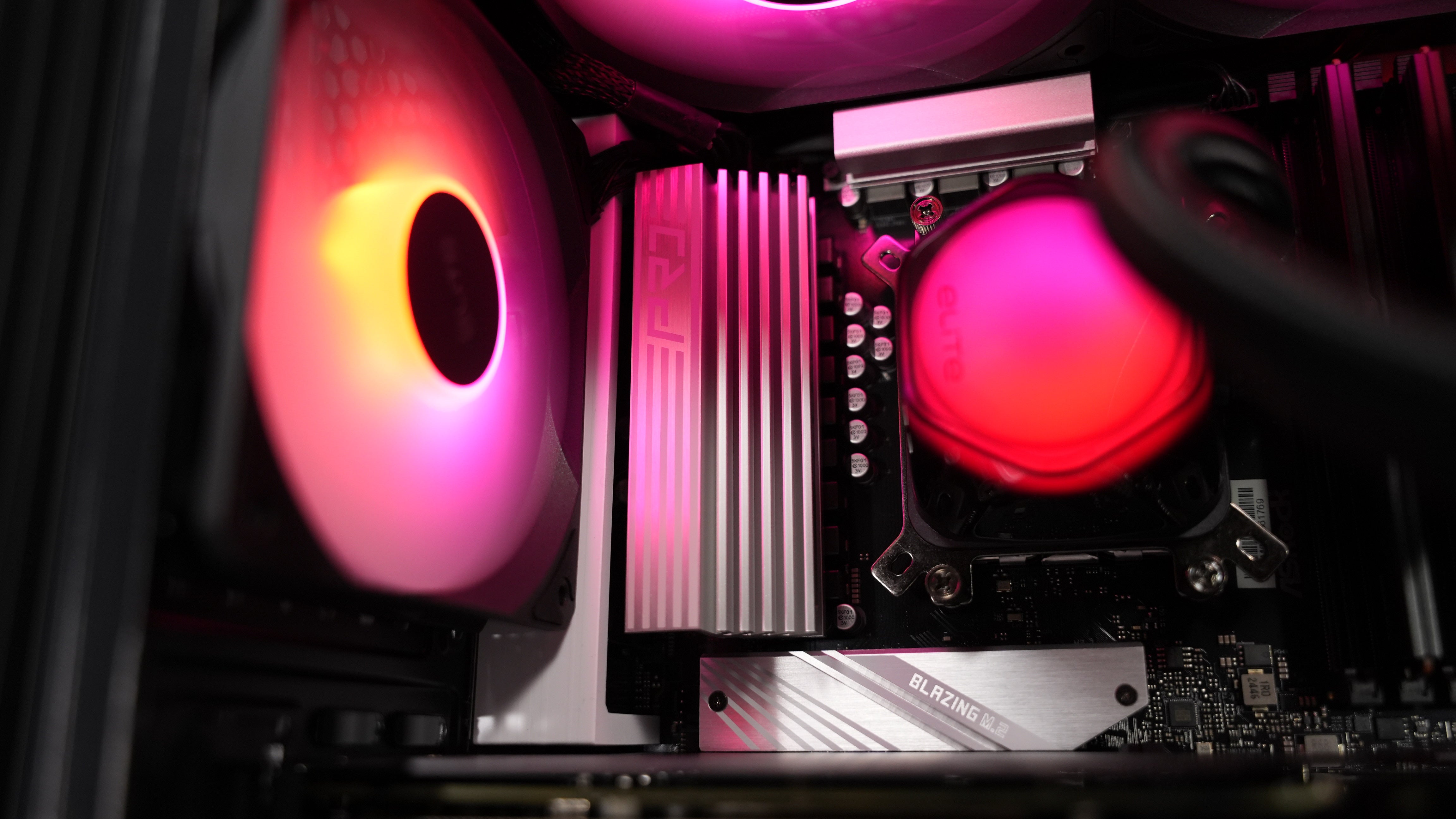 Ryzen 5 8500G + RX 9060 XT Gaming PC