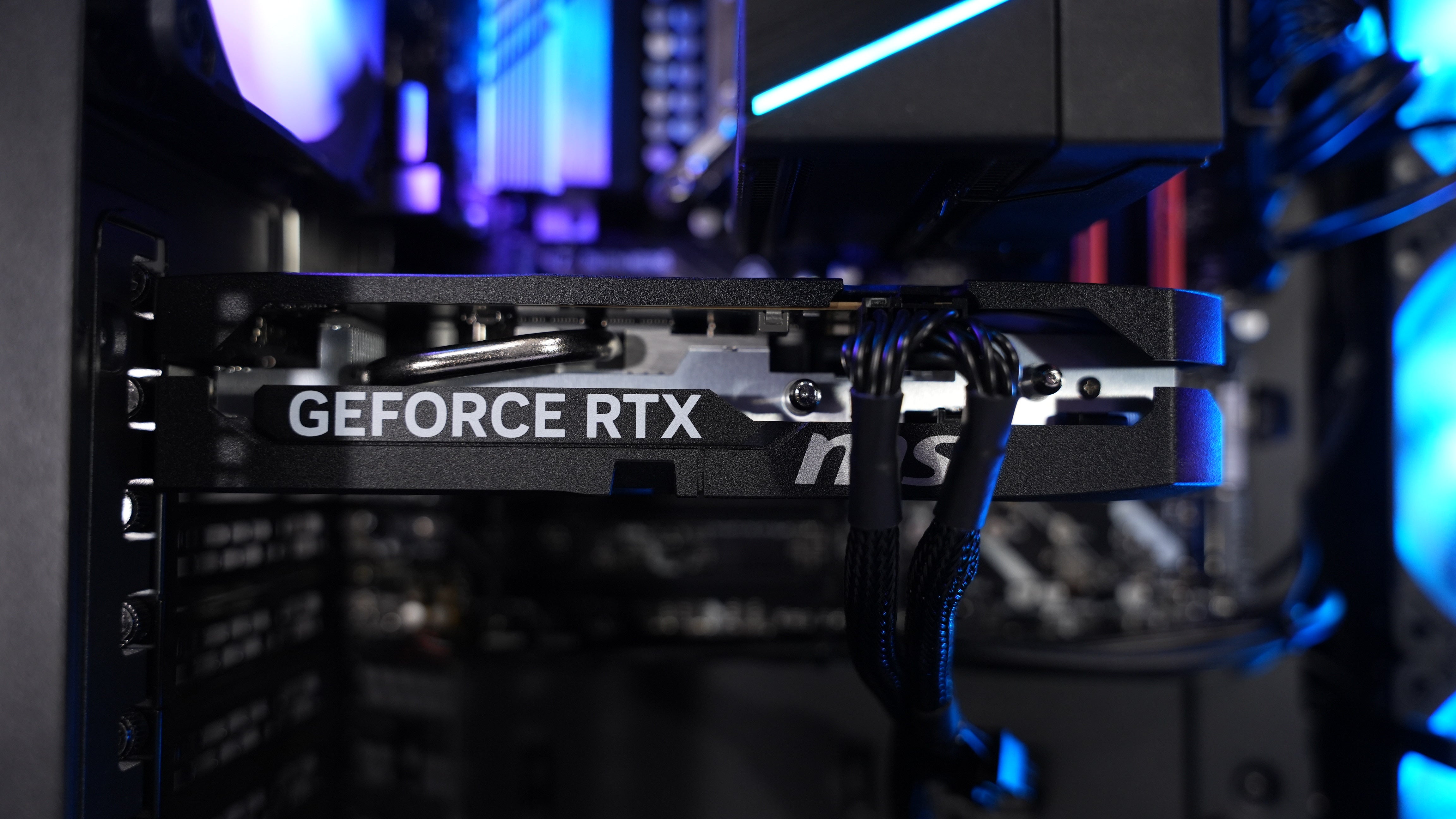 Intel Ultra 5 225F + RTX 5060 Gaming PC