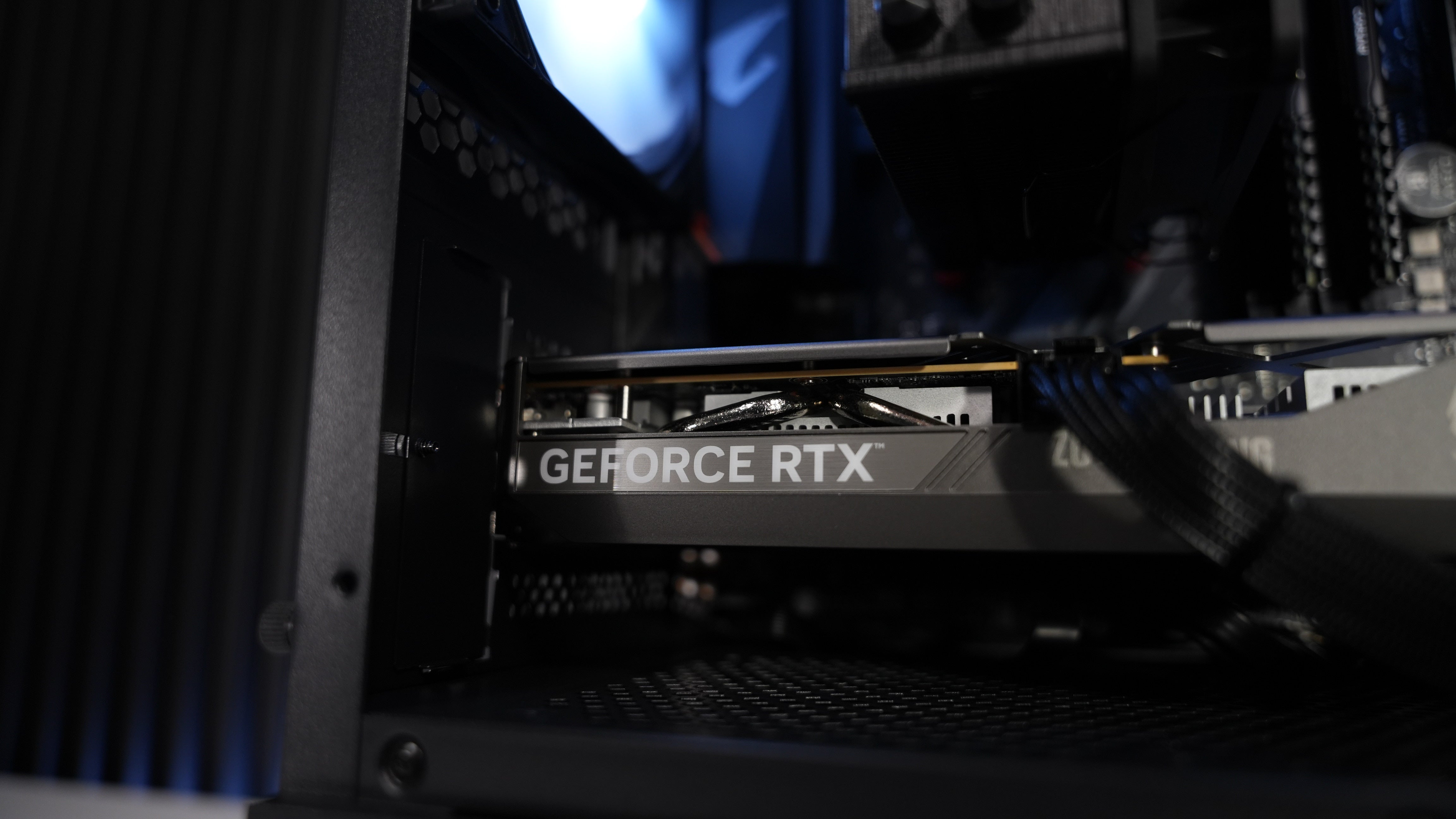 Ryzen 7 5800XT + RTX 5060 Gaming PC