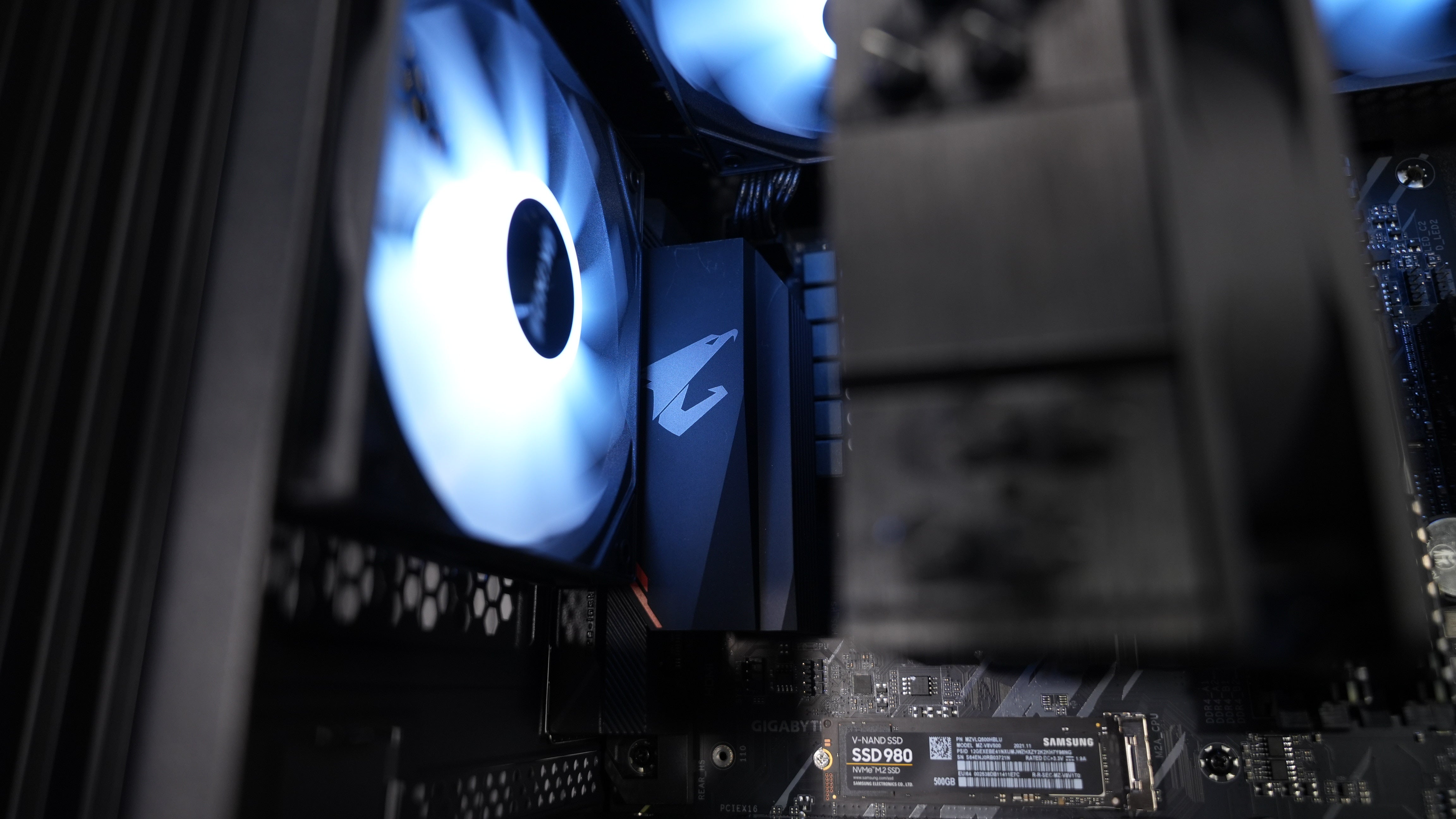 Ryzen 7 5800XT + RTX 5060 Gaming PC