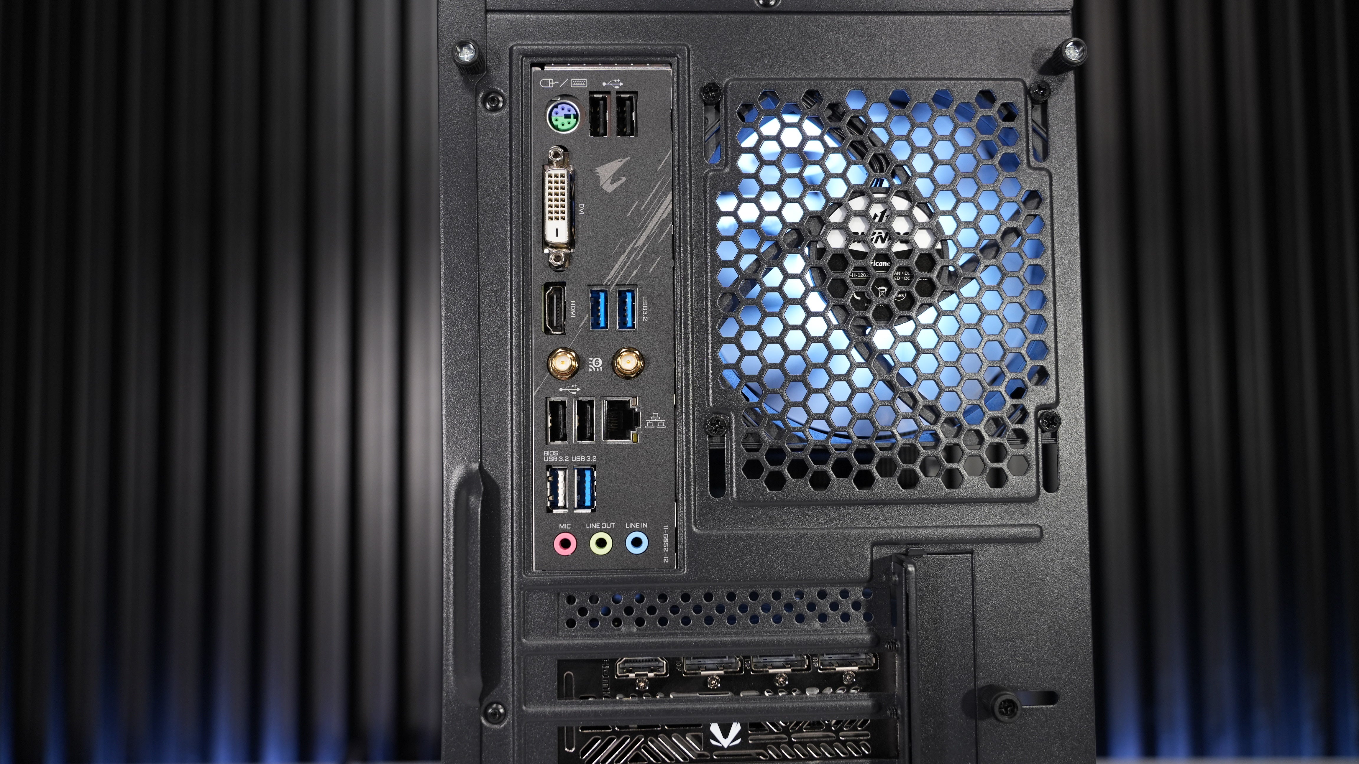 Ryzen 7 5800XT + RTX 5060 Gaming PC