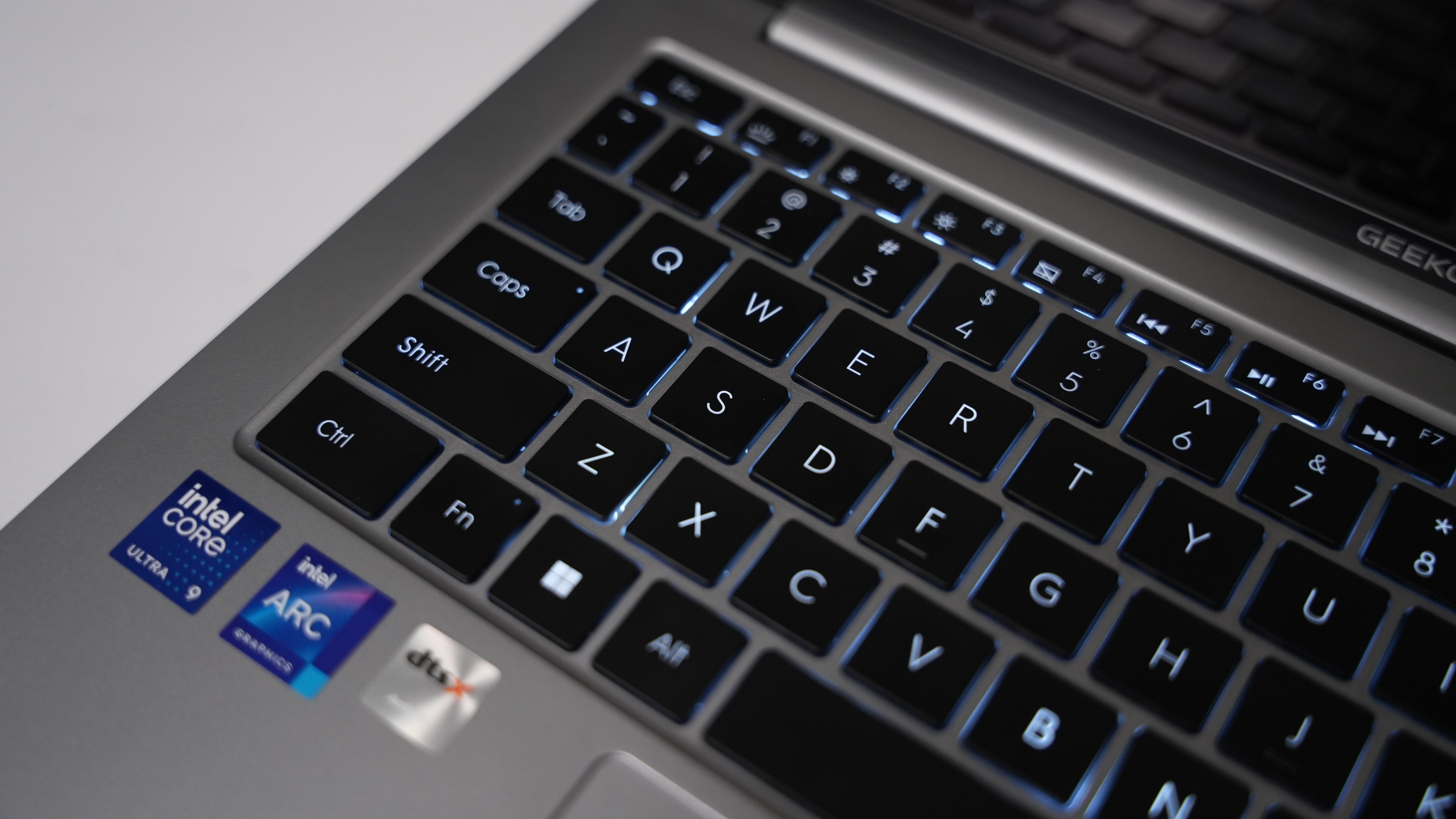 Geekom X14 Pro - Intel Ultra 9 185H Laptop