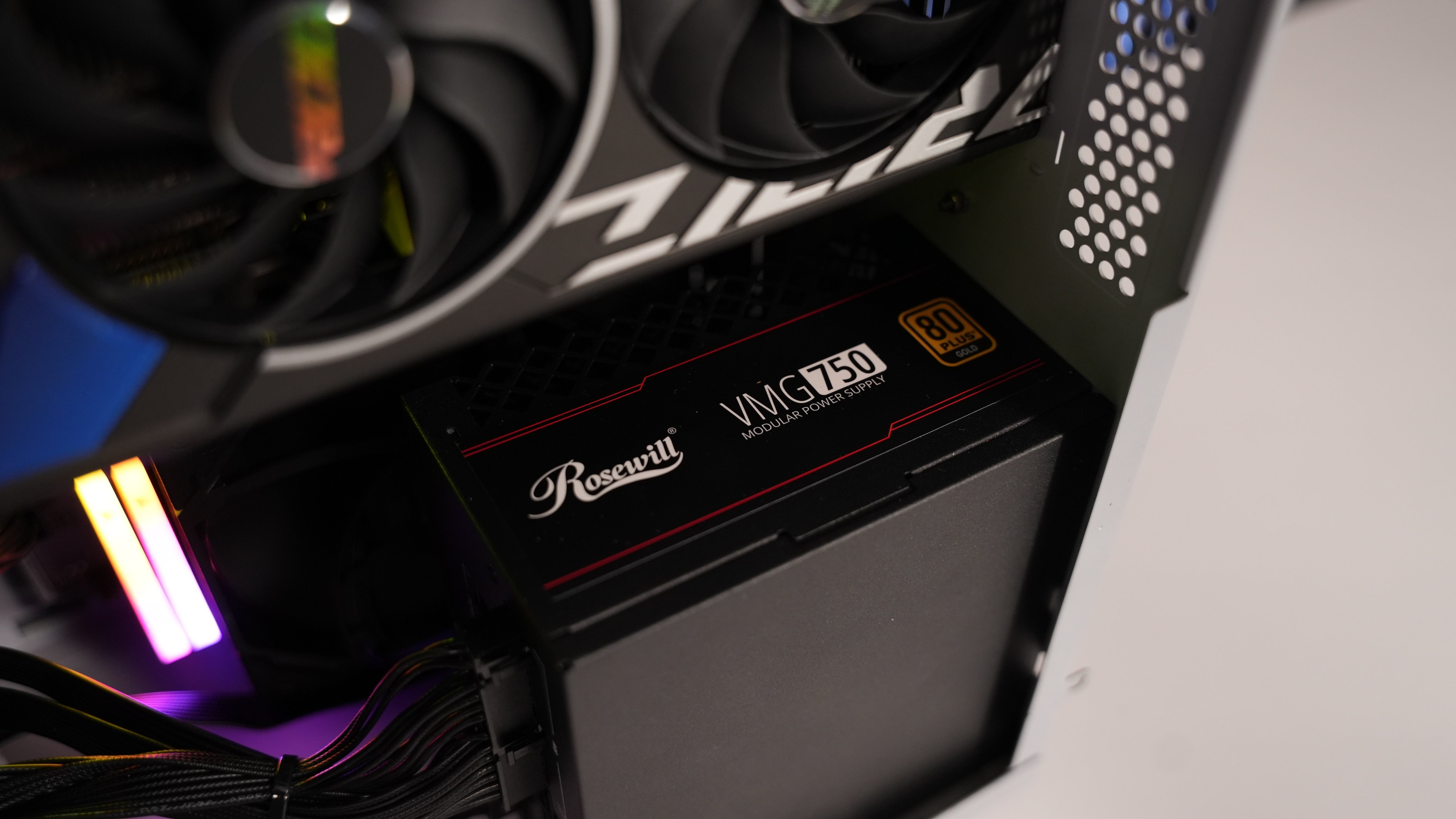 Ryzen 5 9600X + RTX 4060 Sleeper Gaming PC