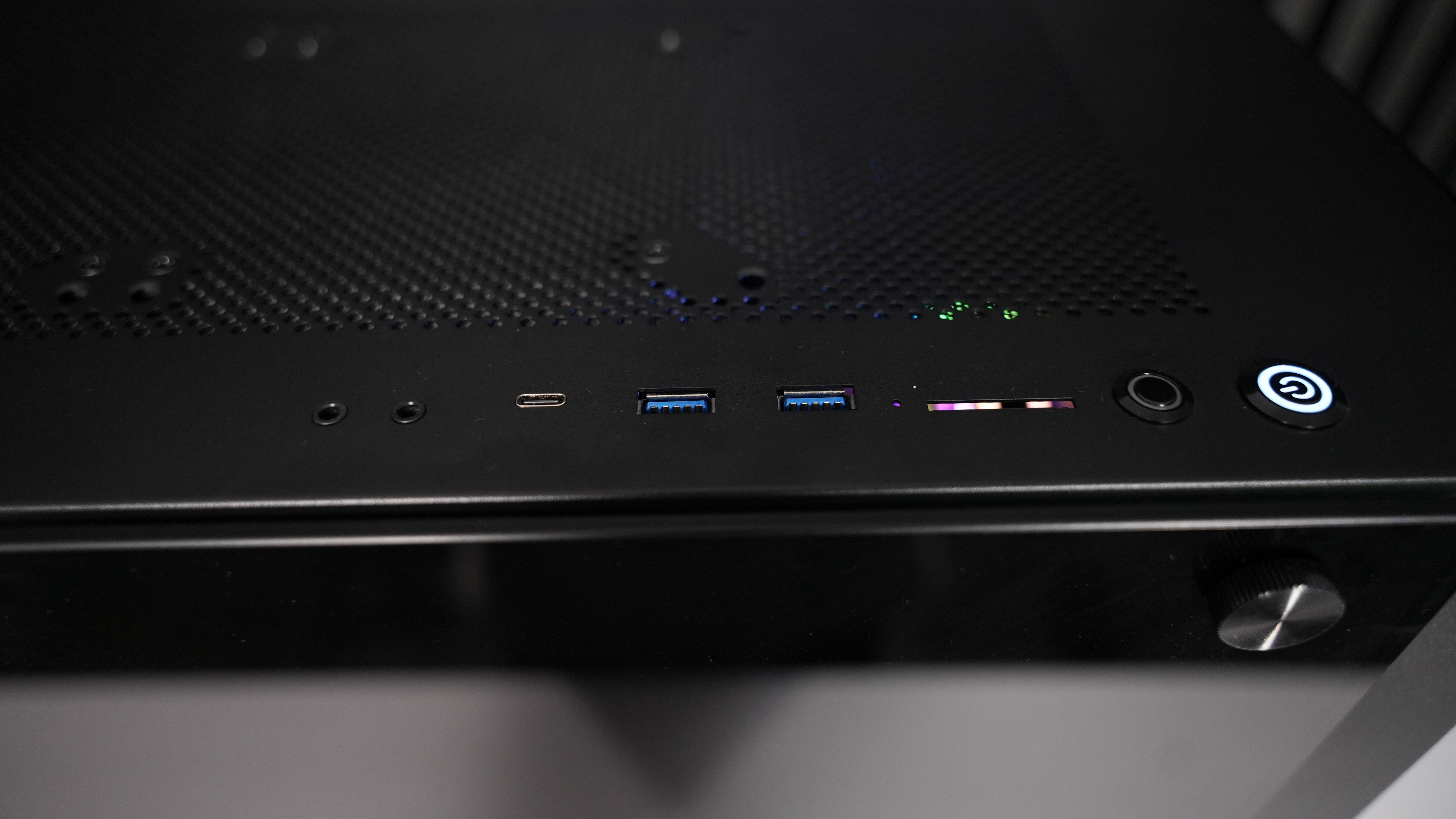 Ryzen 7 9800X3D + RTX 5090 Gaming/Streaming PC