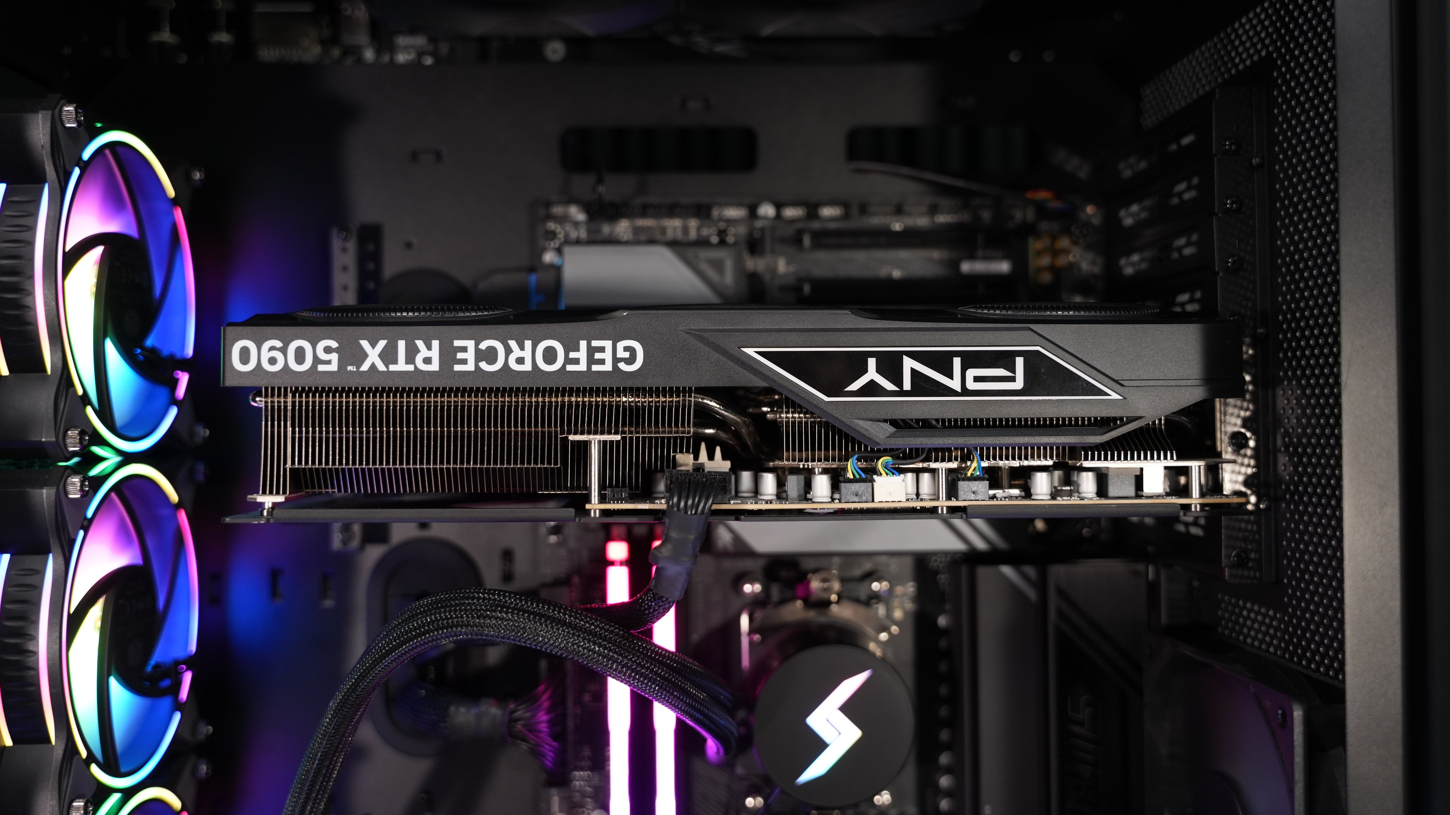 Ryzen 7 9800X3D + RTX 5090 Gaming/Streaming PC