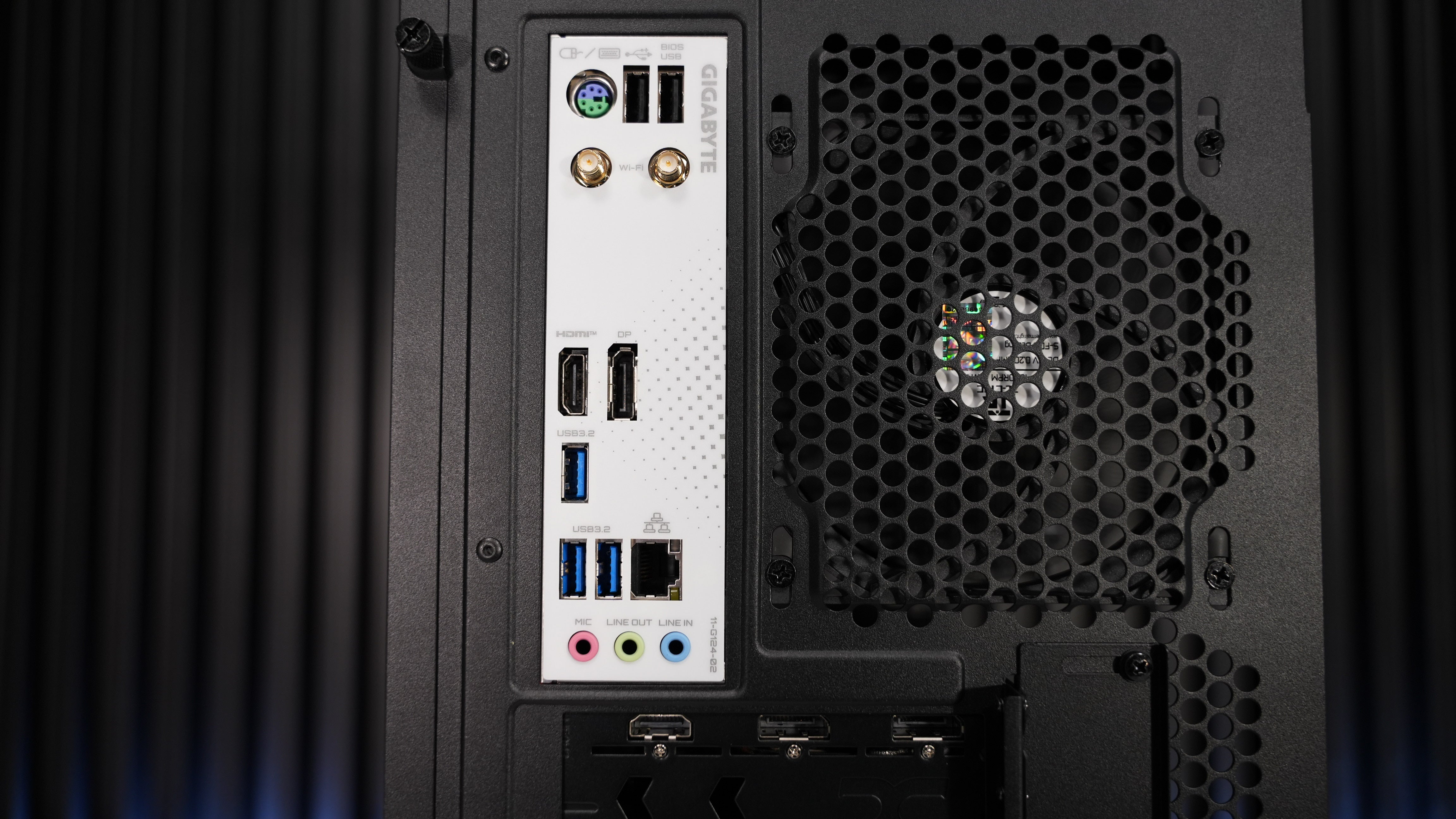 Intel i5 12600KF + RX 9060XT Gaming PC